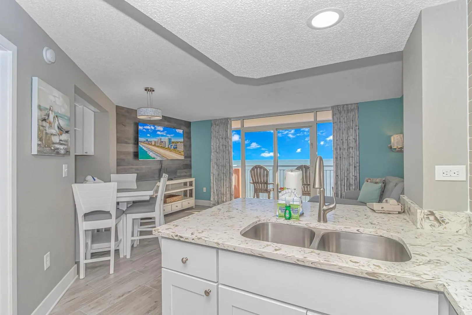 Immaculate! Beautifully Renovated Oceanfront 1 Bedroom Suite - Sleeps 6! - Roxanne Towers Unit 804
