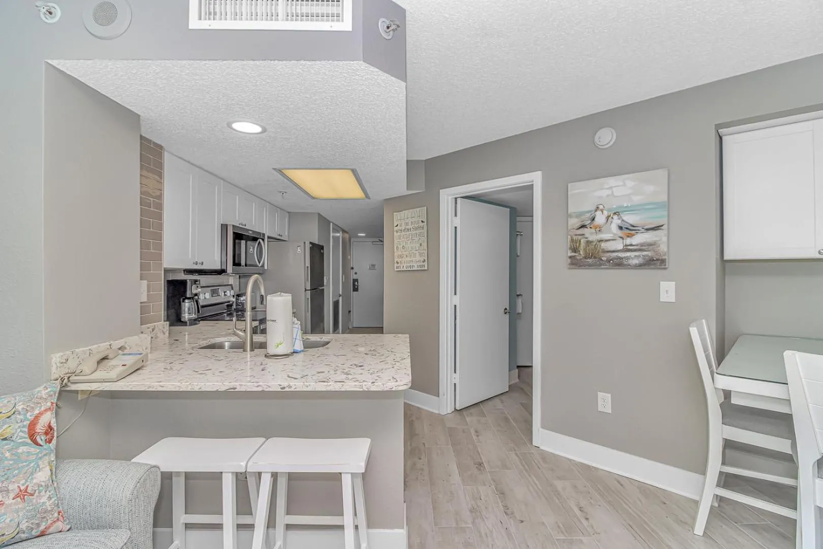 Immaculate! Beautifully Renovated Oceanfront 1 Bedroom Suite - Sleeps 6! - Roxanne Towers Unit 804