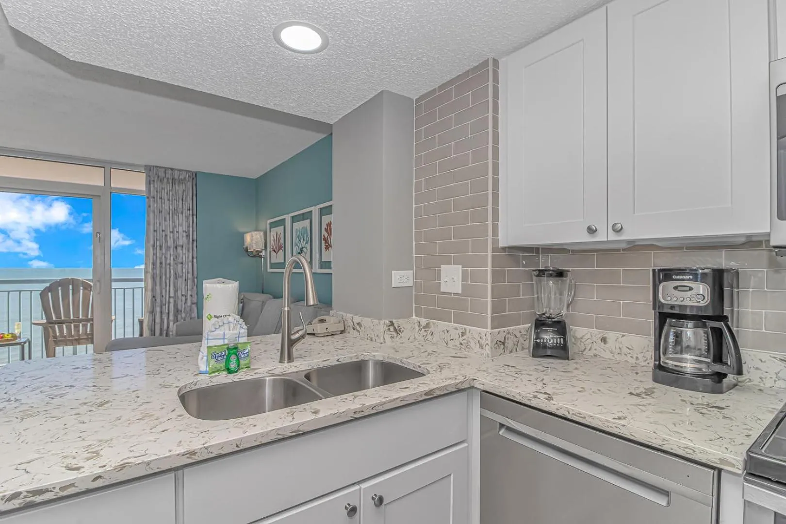 Immaculate! Beautifully Renovated Oceanfront 1 Bedroom Suite - Sleeps 6! - Roxanne Towers Unit 804