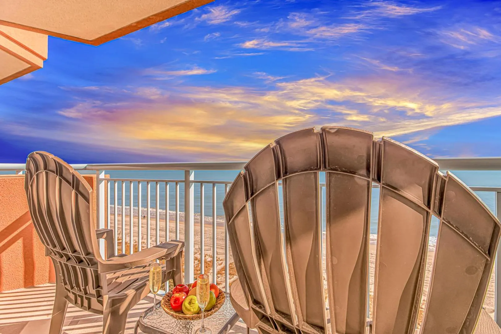 Immaculate! Beautifully Renovated Oceanfront 1 Bedroom Suite - Sleeps 6! - Roxanne Towers Unit 804
