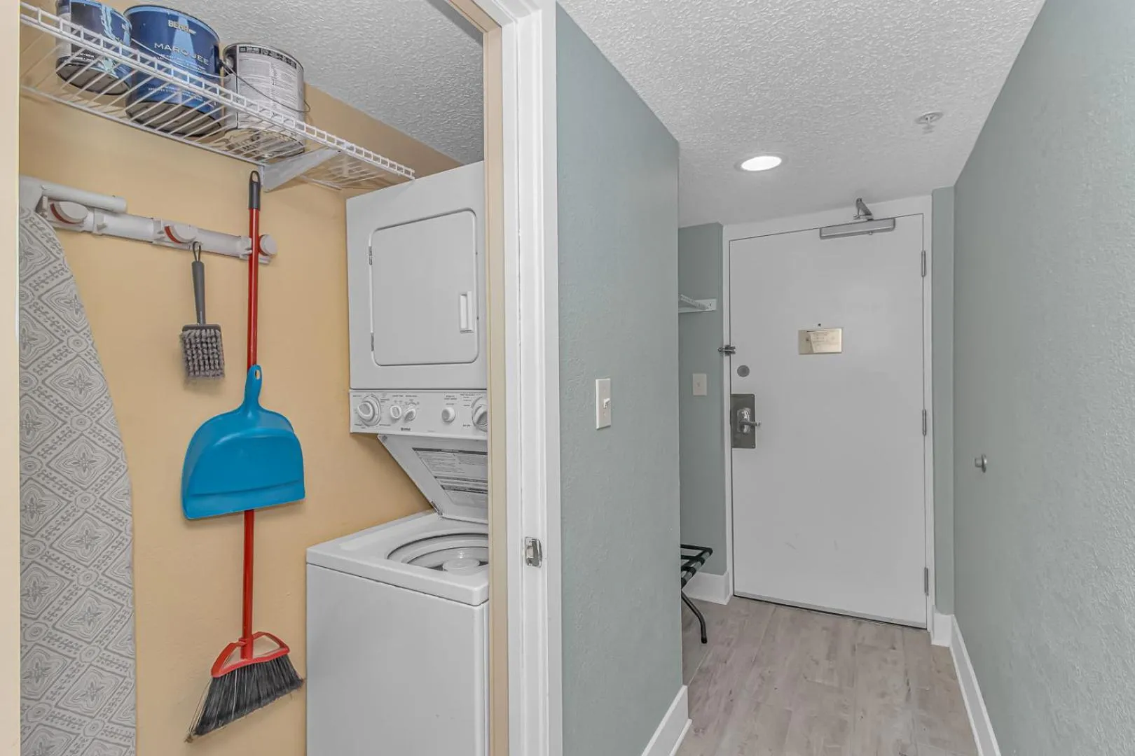 Immaculate! Beautifully Renovated Oceanfront 1 Bedroom Suite - Sleeps 6! - Roxanne Towers Unit 804