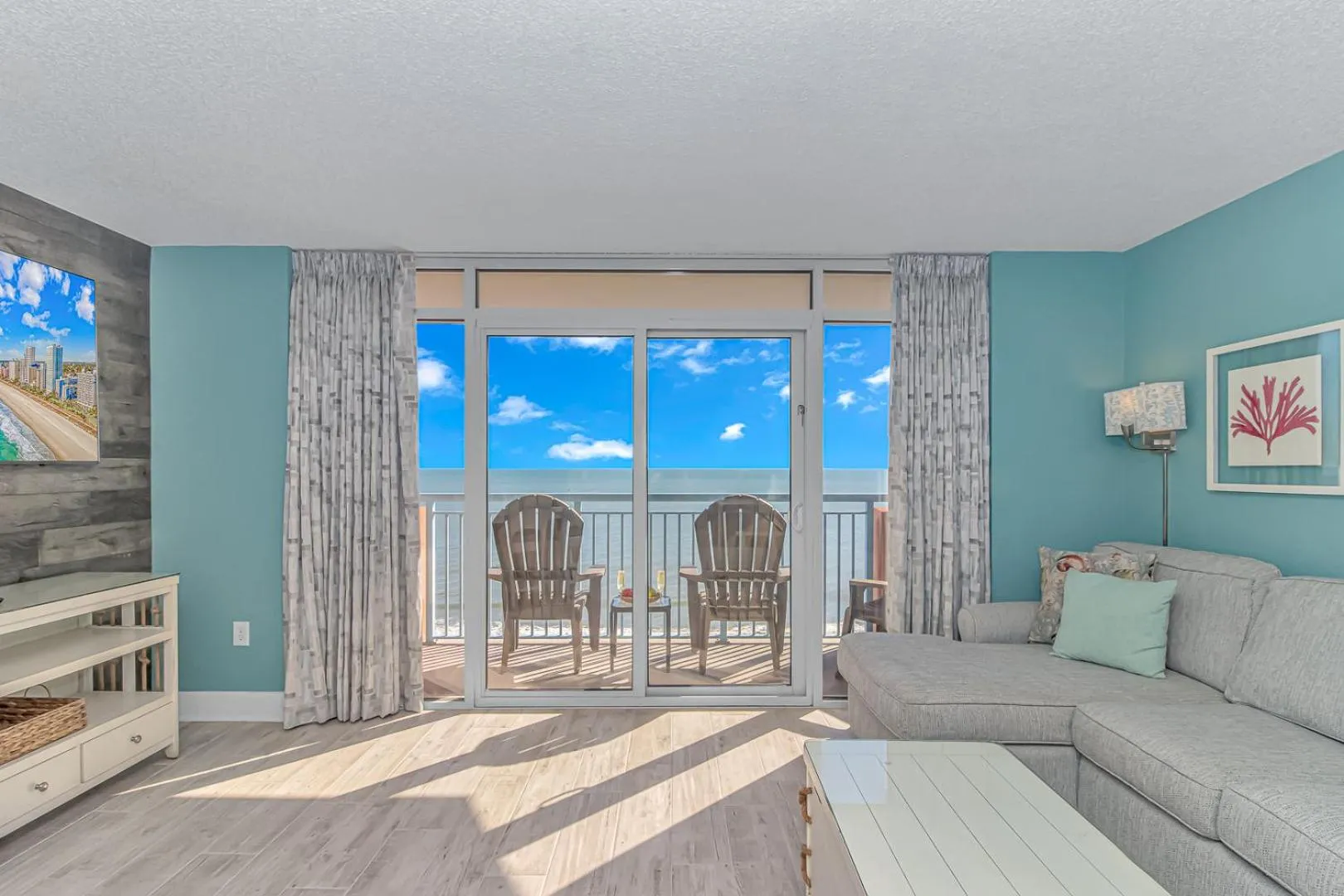 Immaculate! Beautifully Renovated Oceanfront 1 Bedroom Suite - Sleeps 6! - Roxanne Towers Unit 804