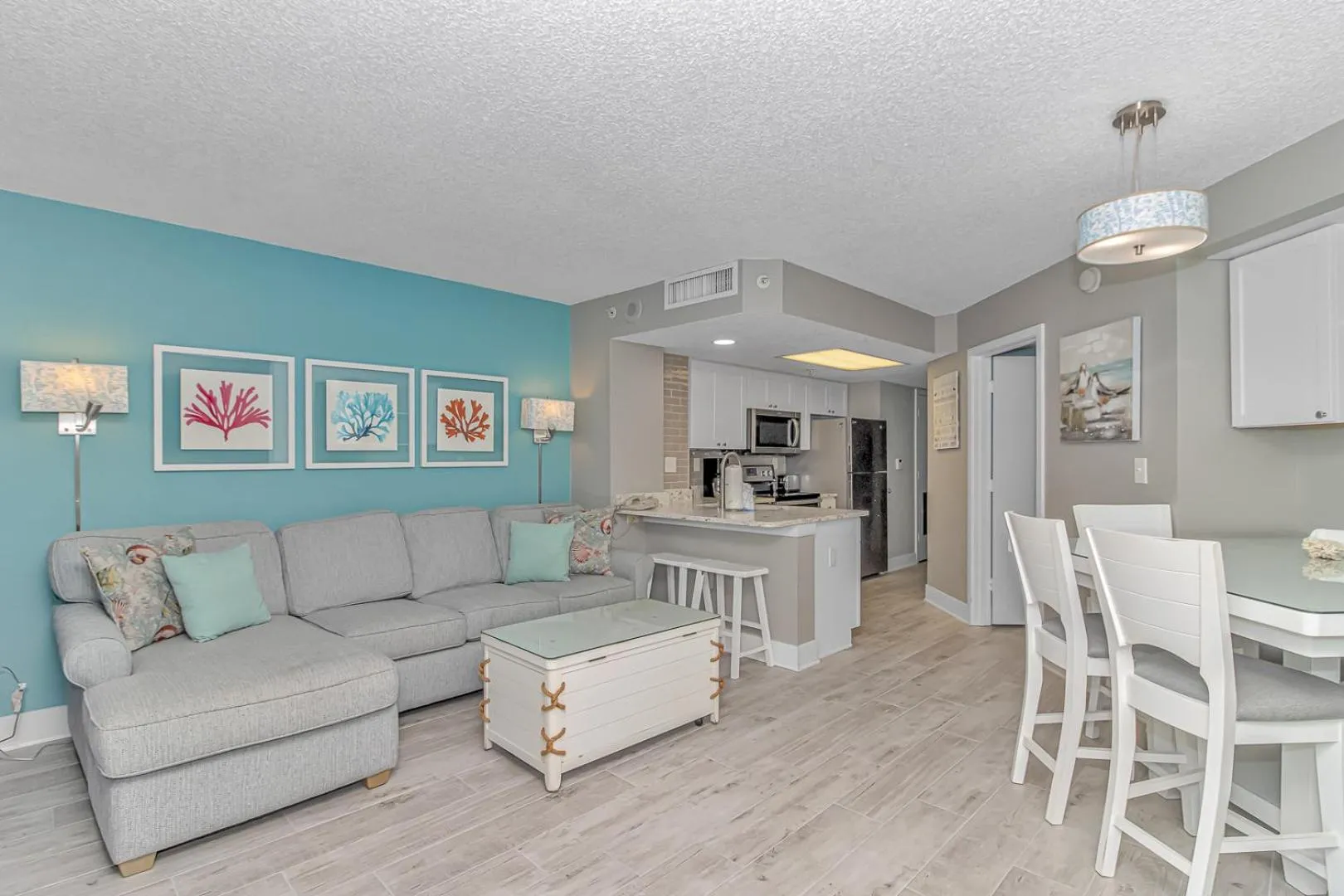 Immaculate! Beautifully Renovated Oceanfront 1 Bedroom Suite - Sleeps 6! - Roxanne Towers Unit 804