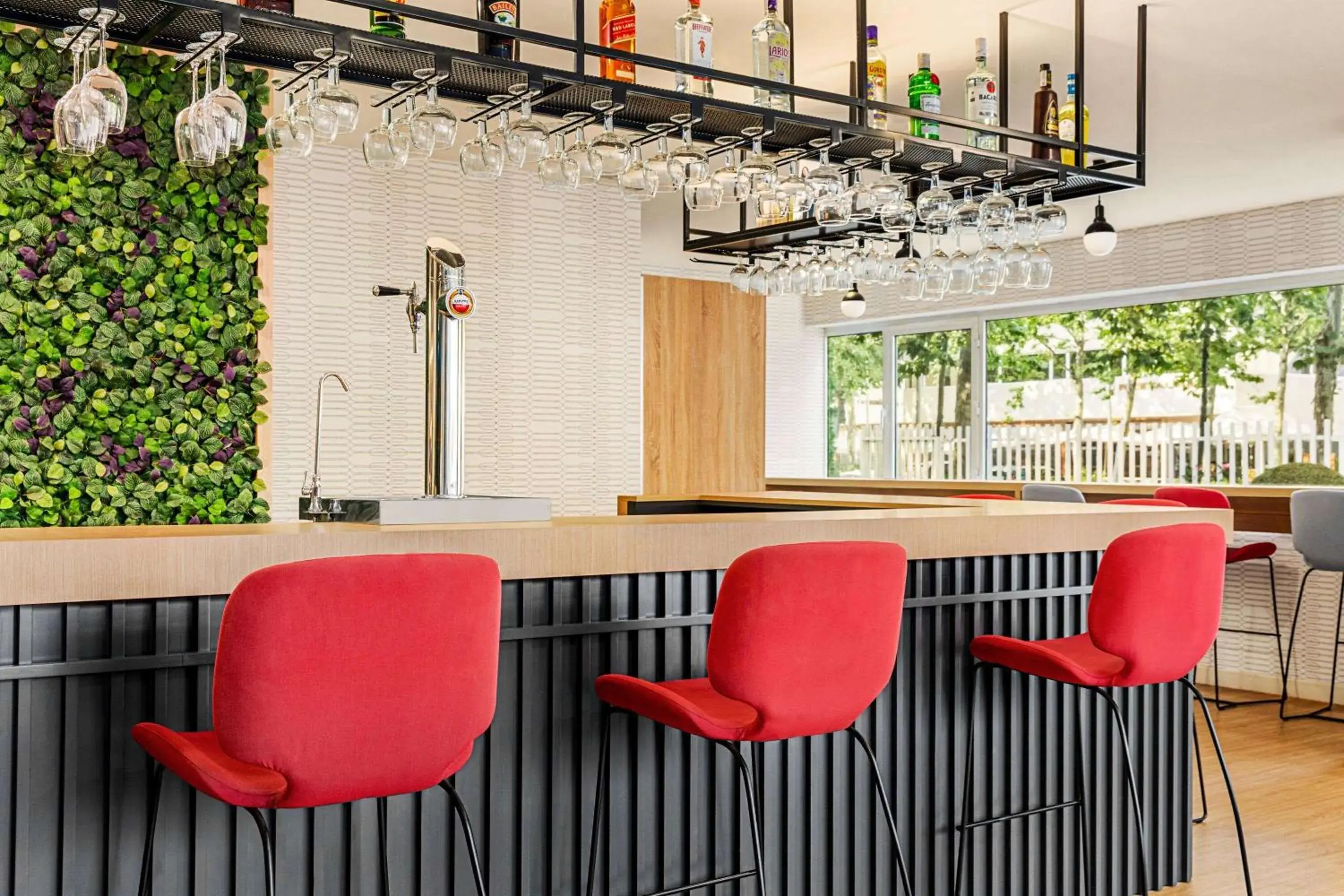 Lounge or bar in Ramada by Wyndham Madrid Tres Cantos