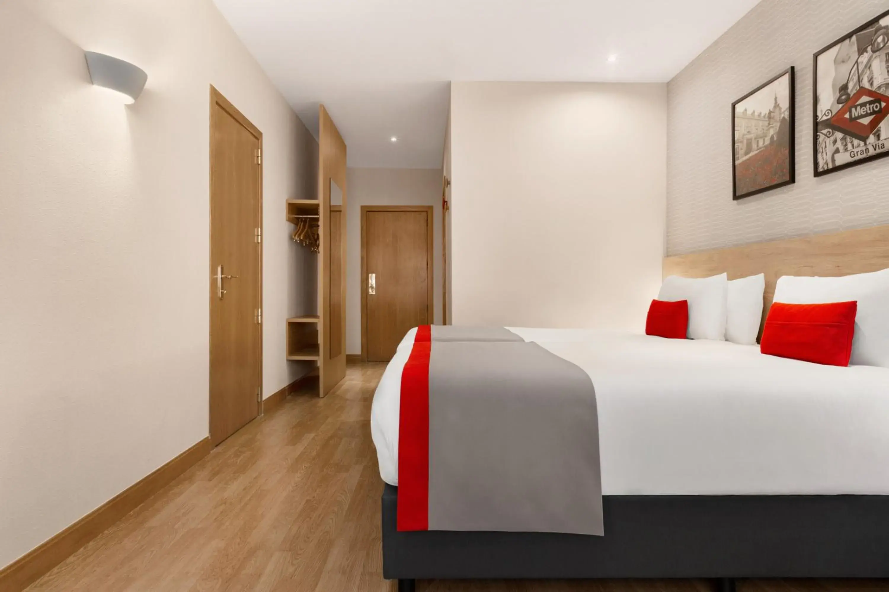 Bedroom, Bed in Ramada by Wyndham Madrid Tres Cantos