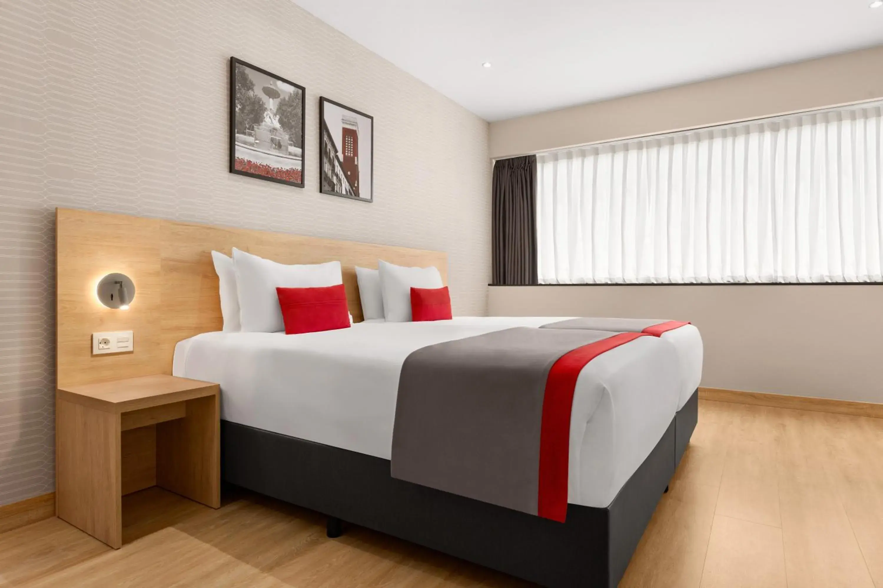 Bedroom, Bed in Ramada by Wyndham Madrid Tres Cantos