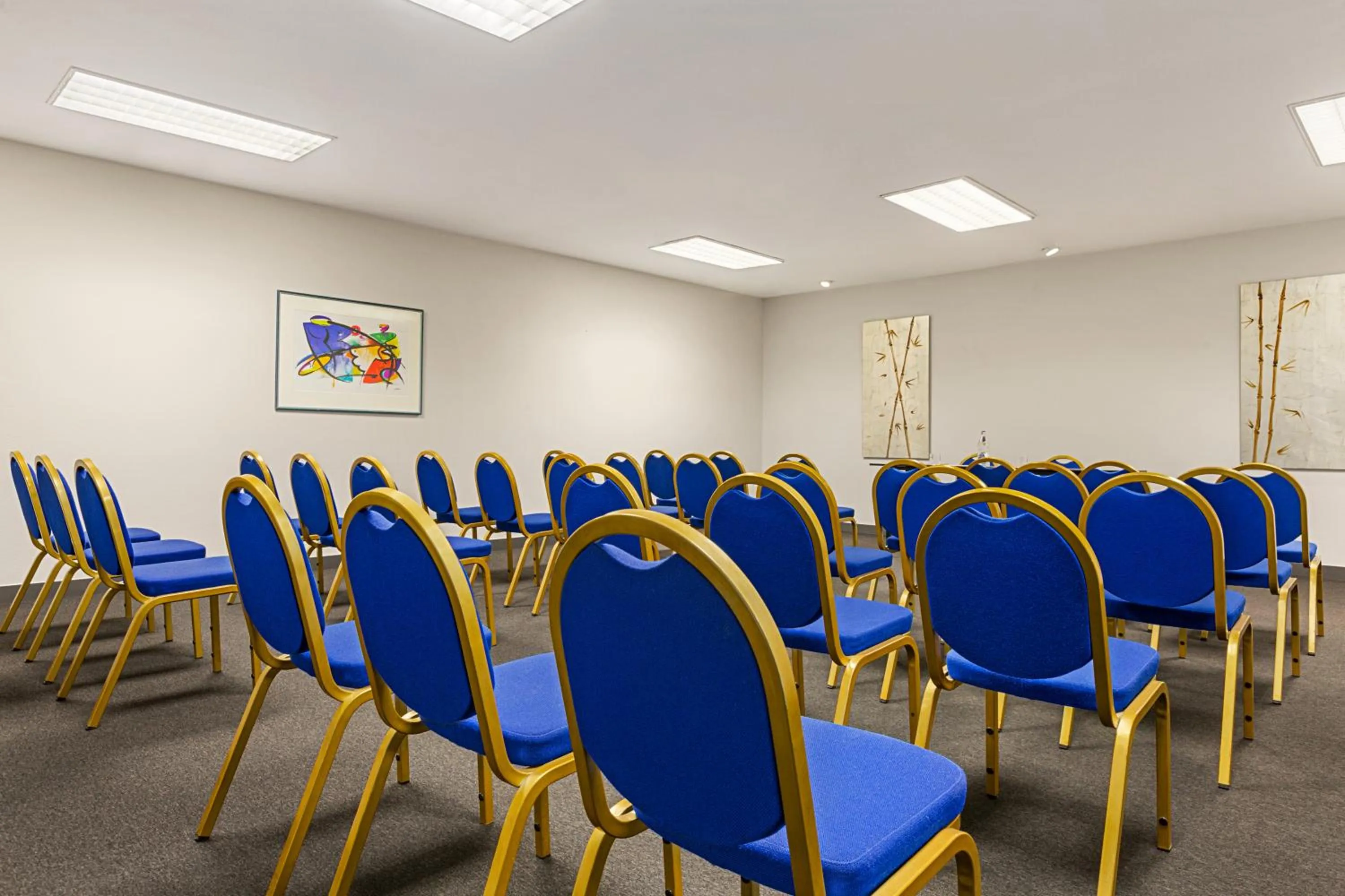 Meeting/conference room in Ramada by Wyndham Madrid Tres Cantos