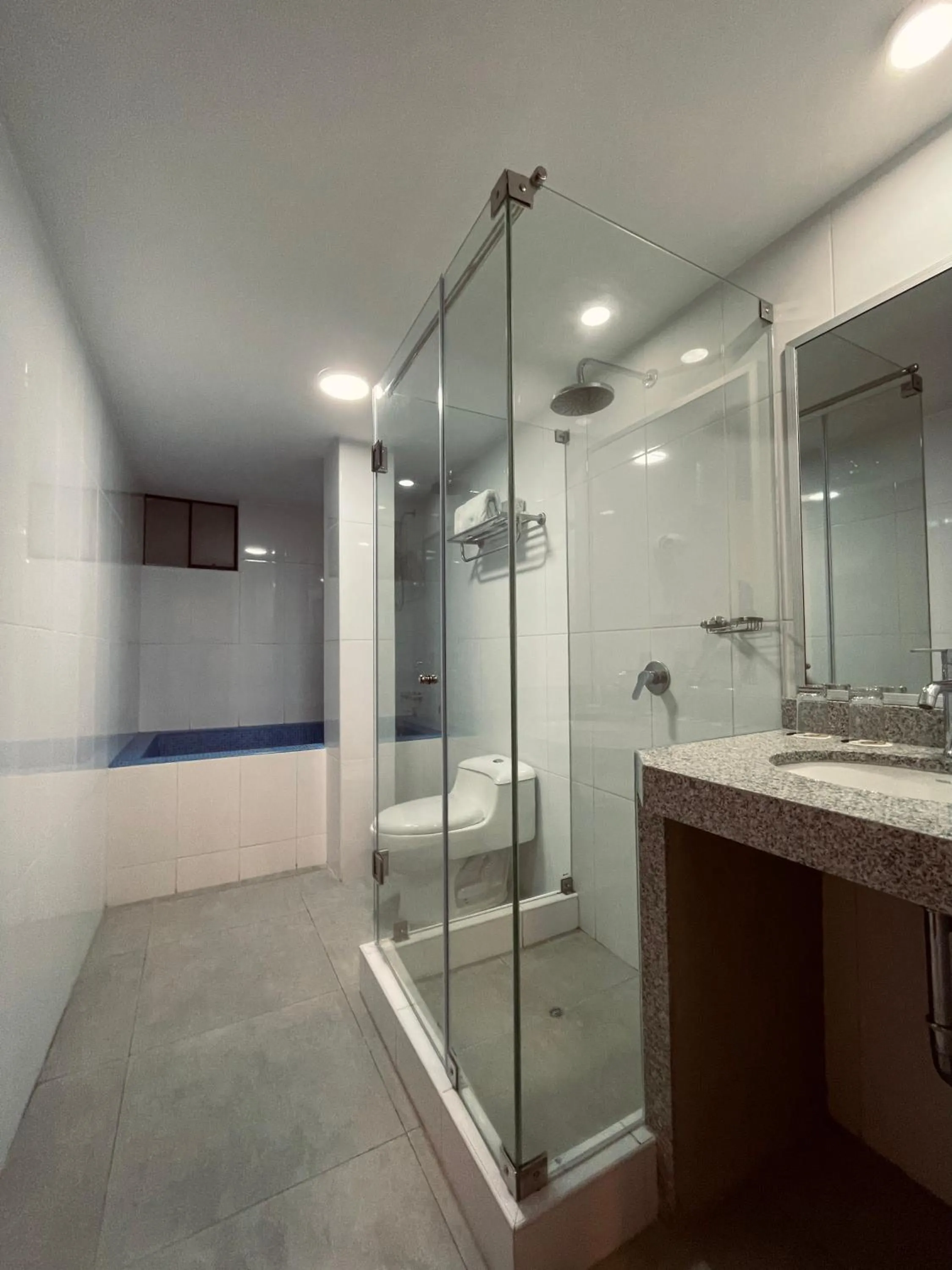 Shower in Baños del Inca Premium Hotel