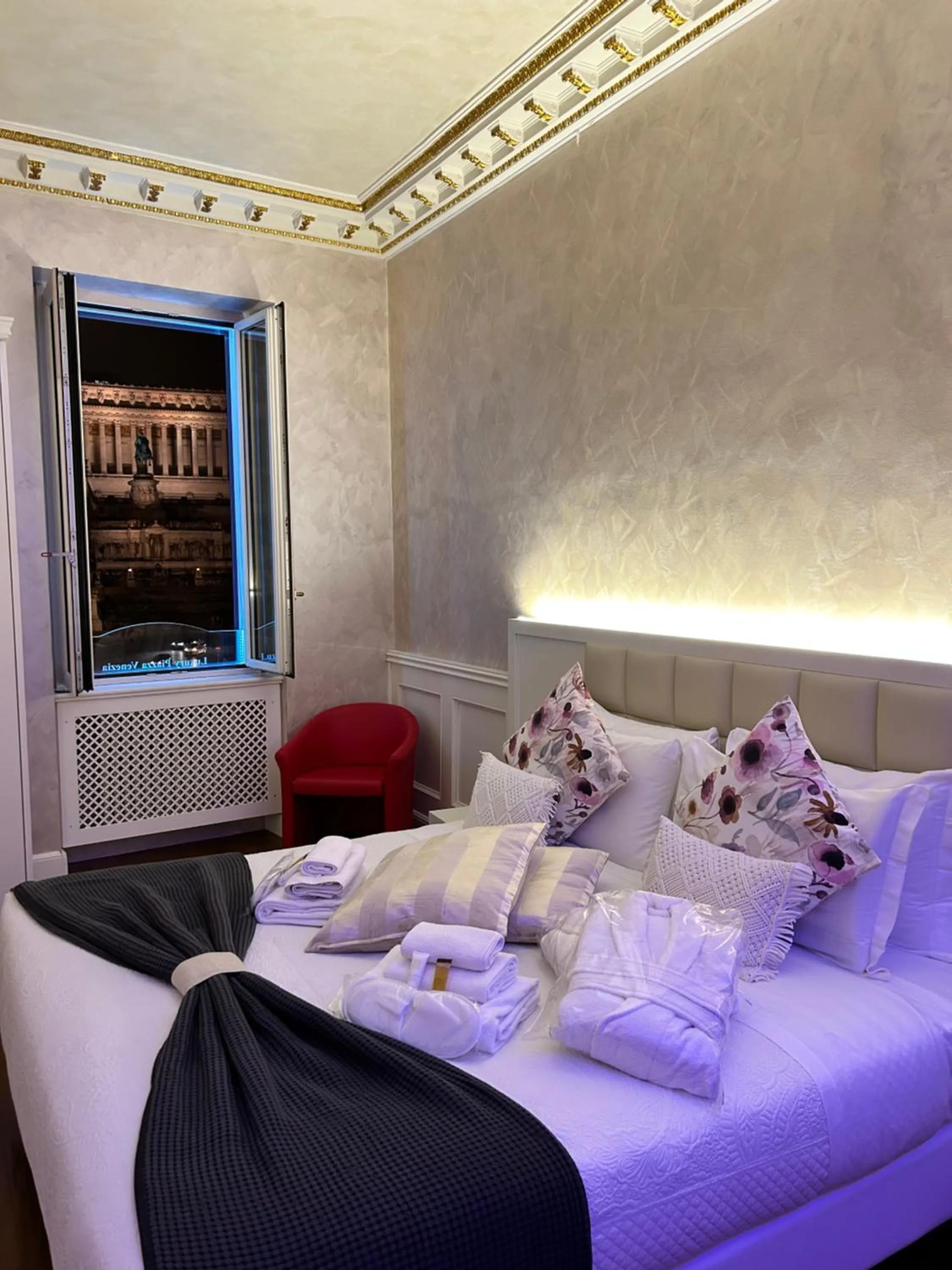 Bed in Piazza Venezia Luxury Suite