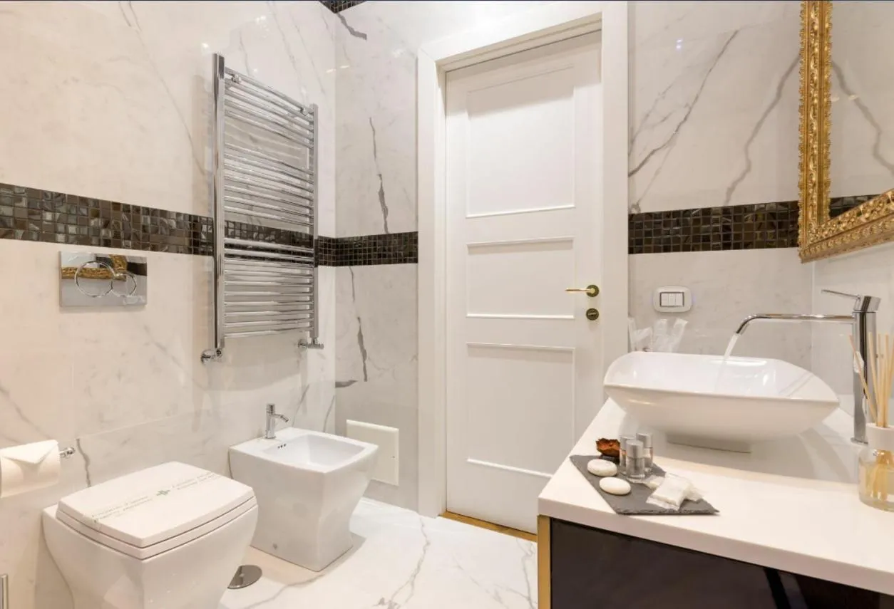 Shower in Piazza Venezia Luxury Suite