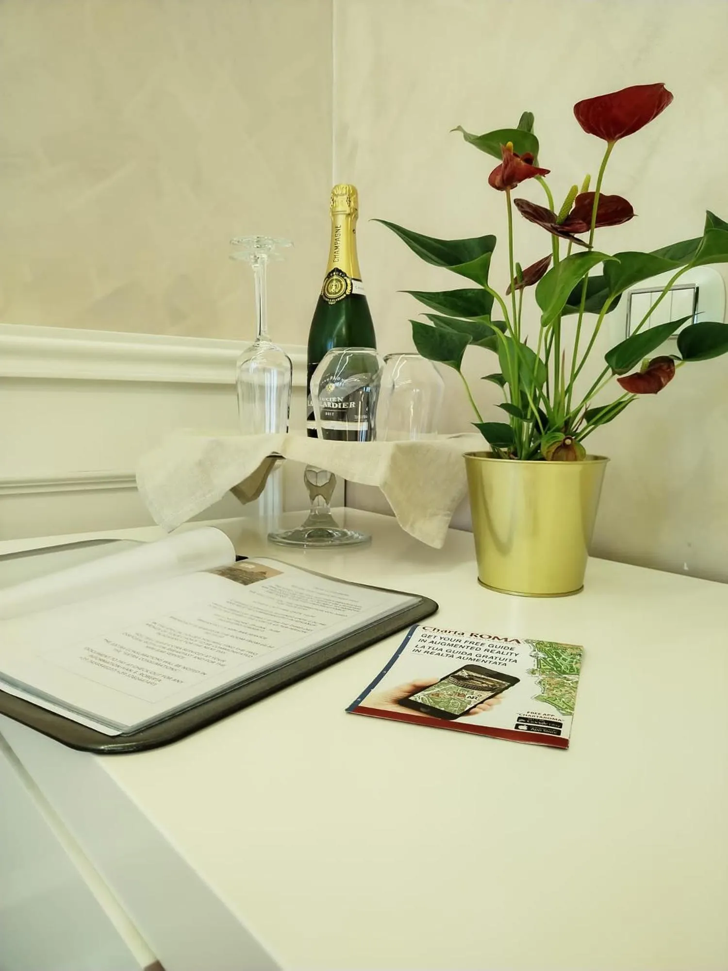 Guests in Piazza Venezia Luxury Suite