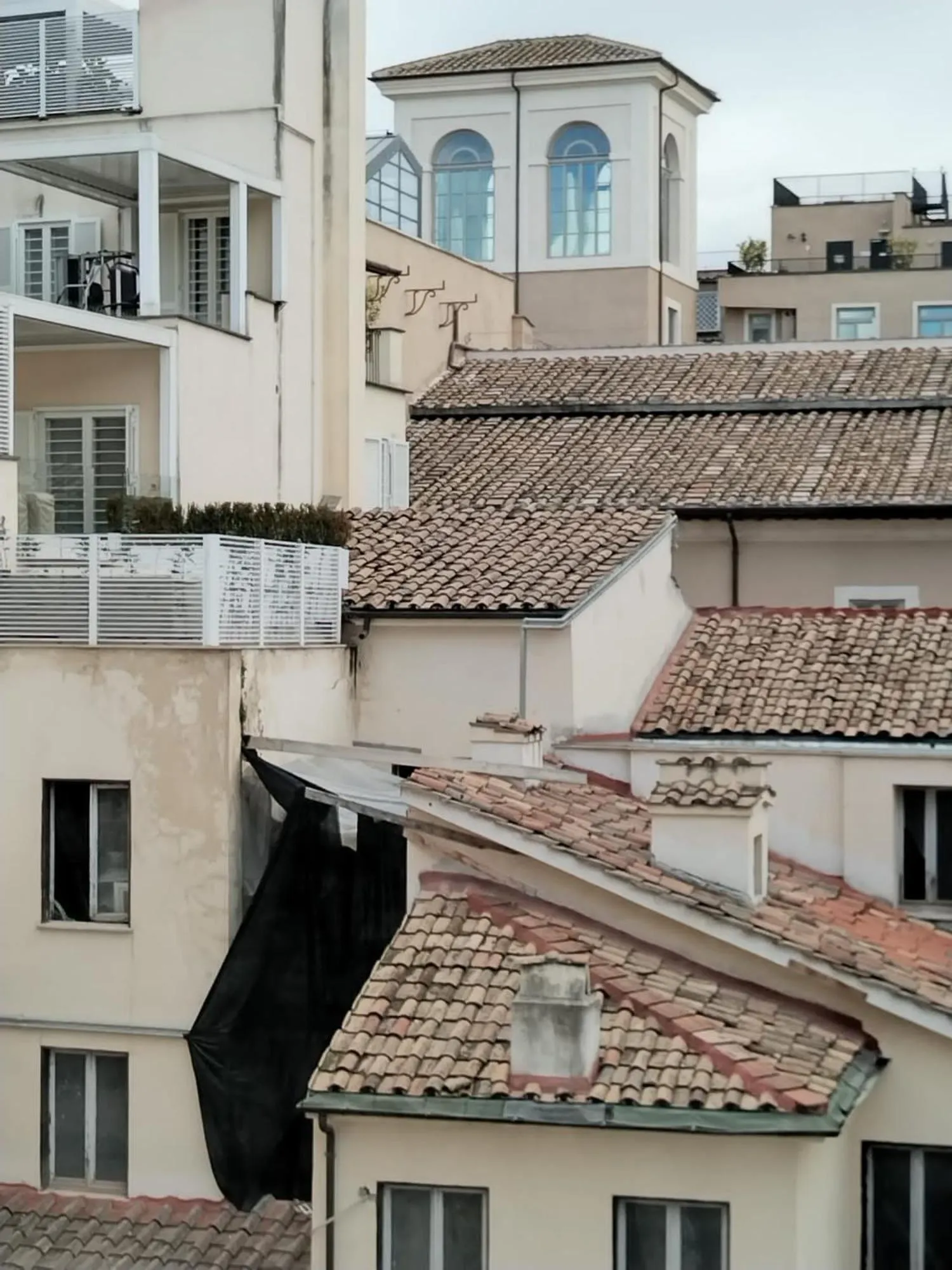 Quiet street view in Piazza Venezia Luxury Suite