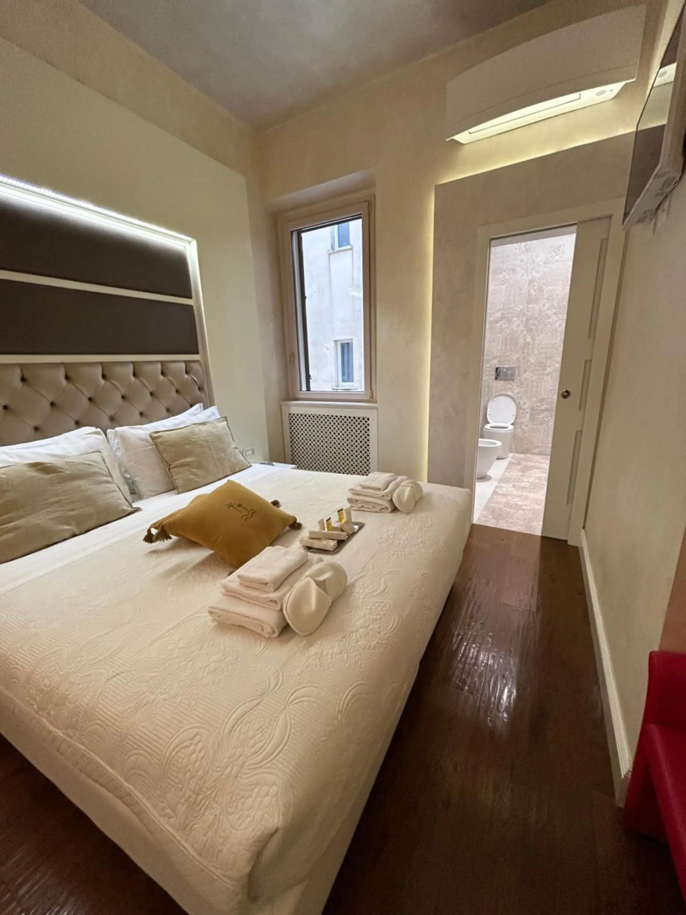 Bed in Piazza Venezia Luxury Suite