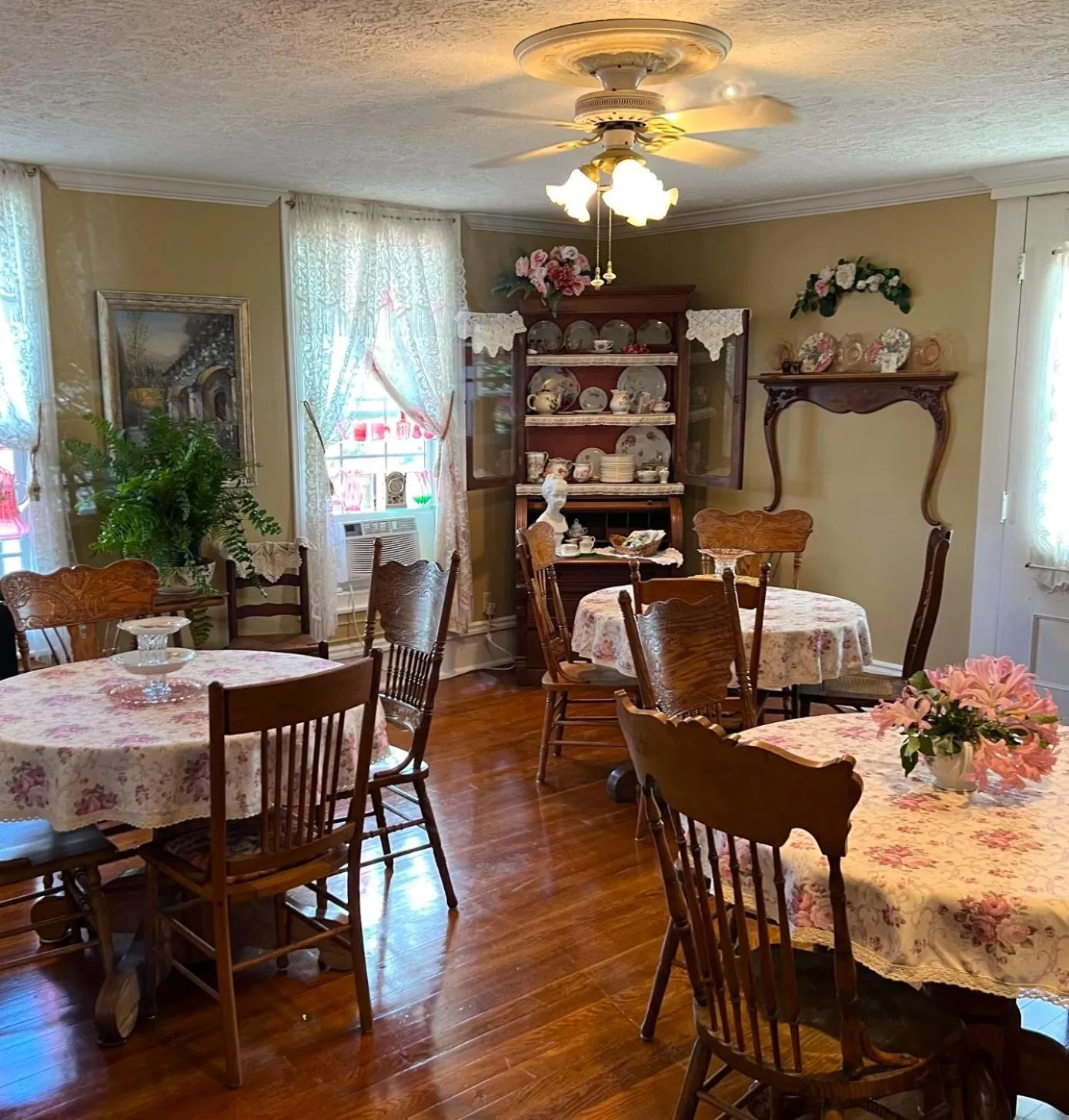 Property building in Rocky Hill Inn