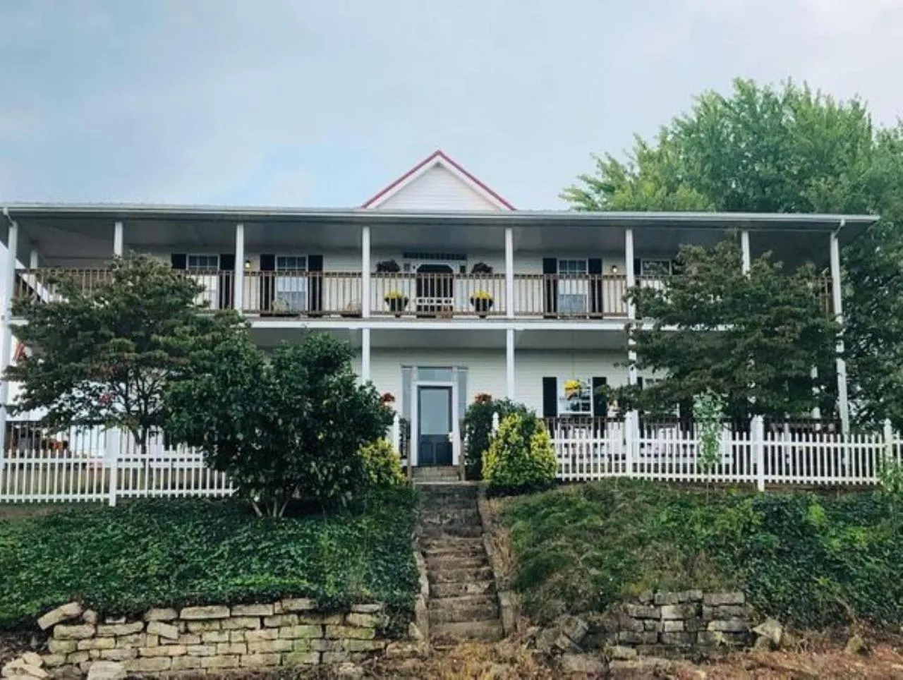 Property building in Rocky Hill Inn