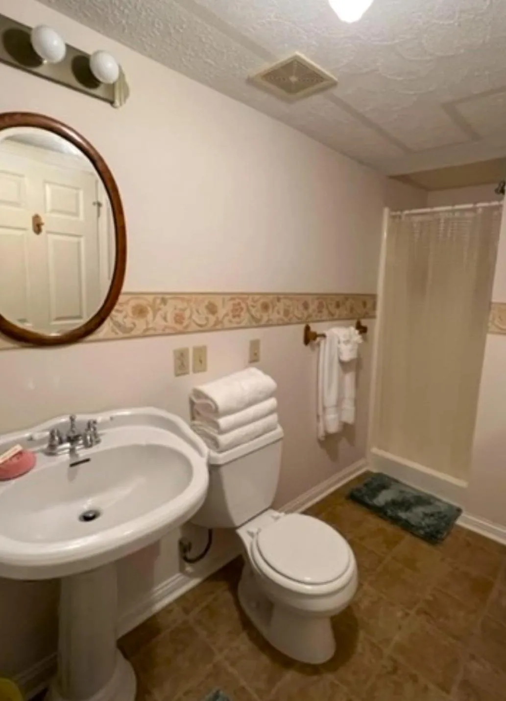 Property building in Rocky Hill Inn