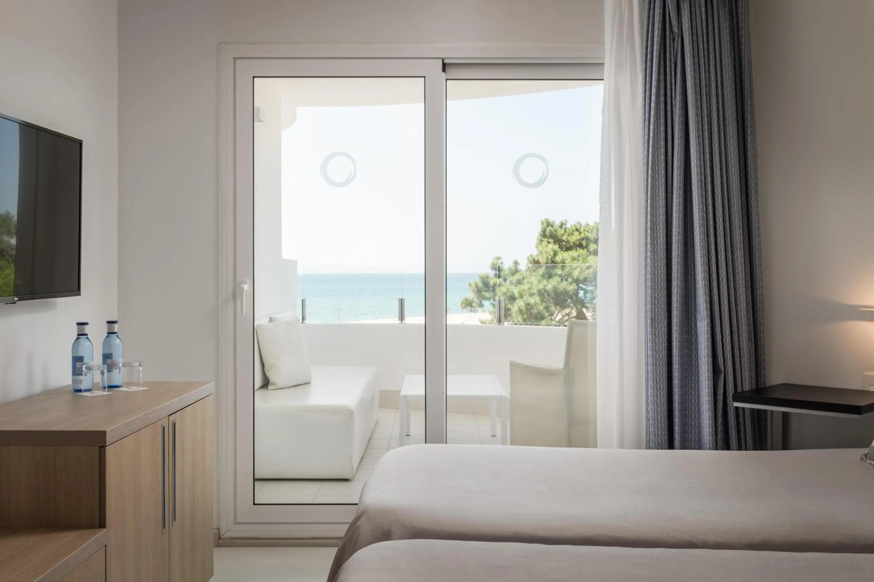 Photo of the whole room, Bed in ALEGRIA Mar Mediterrania 4 Sup Adults Only