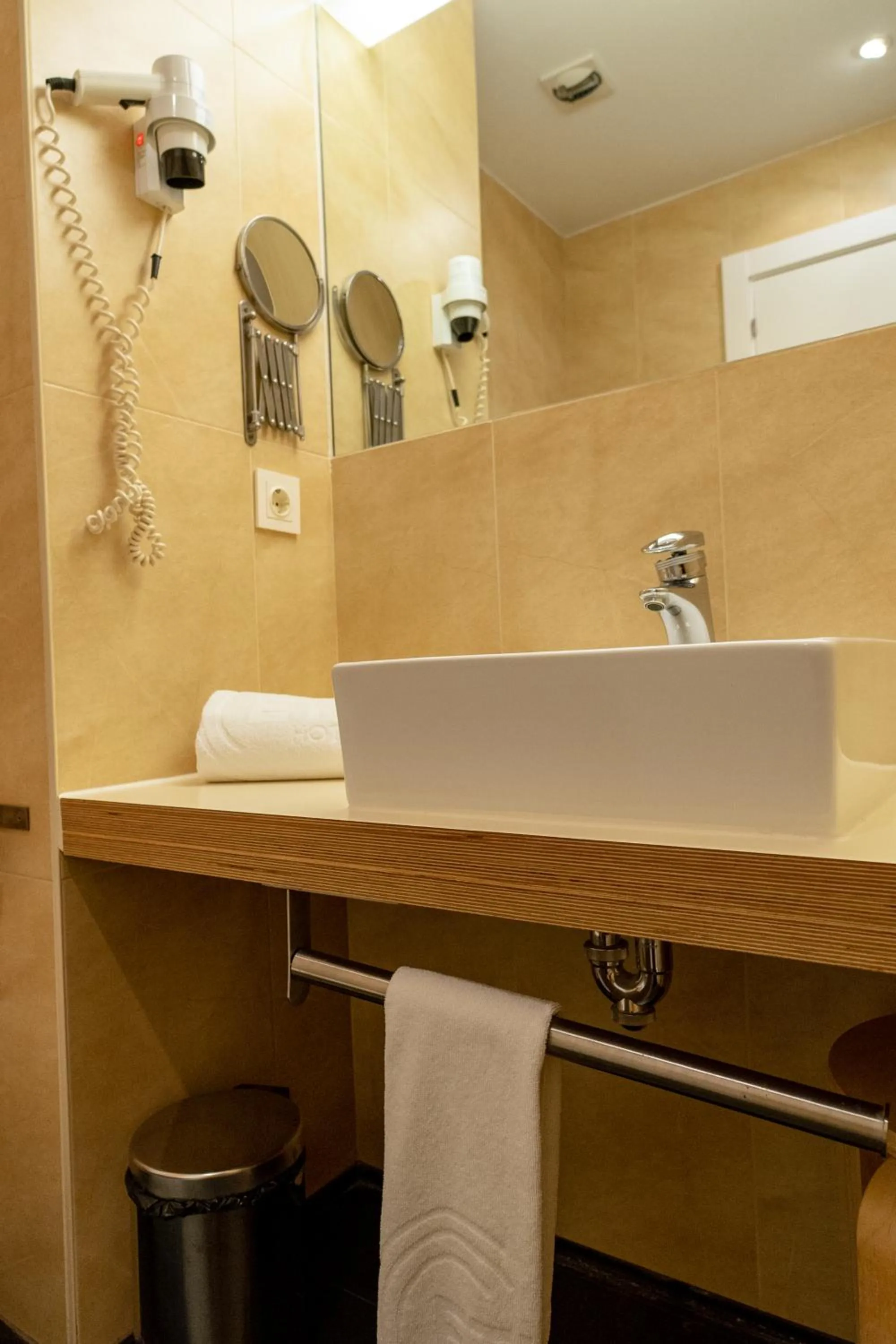 Bathroom in ETH Rioja