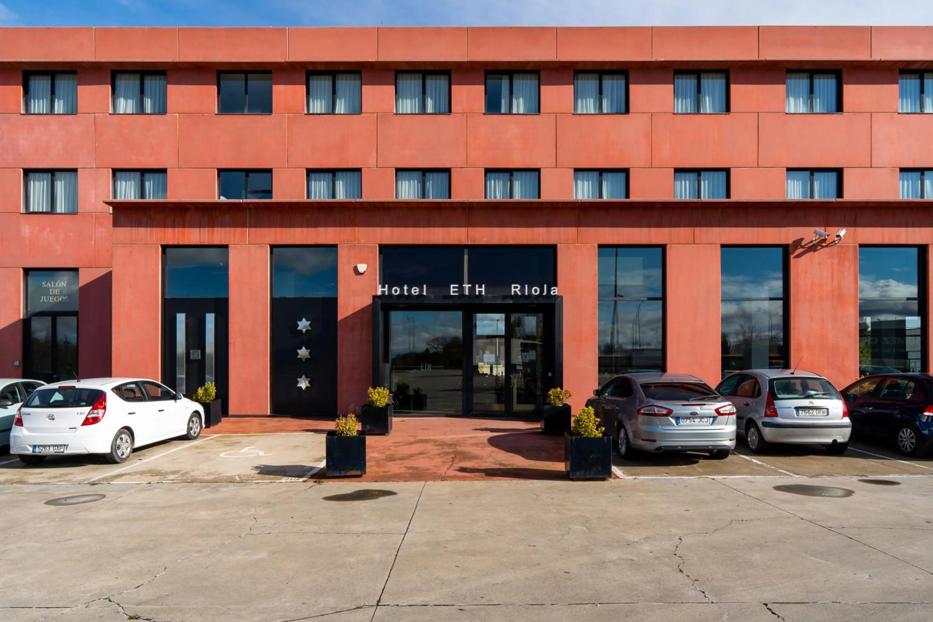 Facade/entrance in ETH Rioja
