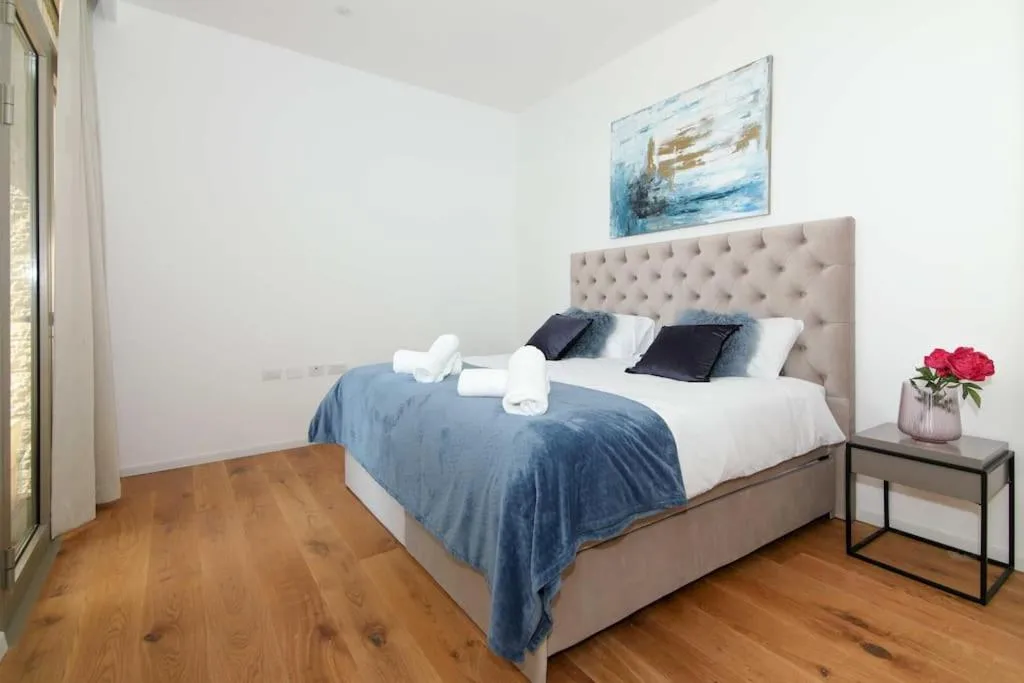 Bed in The Penthouse Of Haneviim court