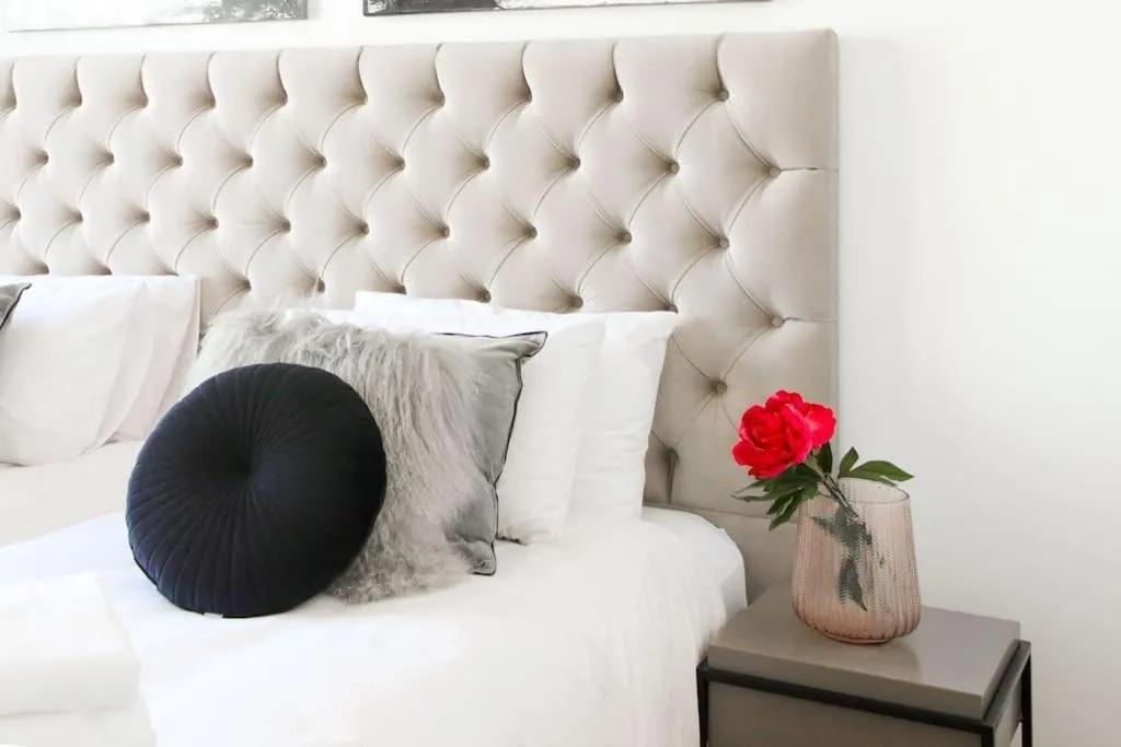 Bed in The Penthouse Of Haneviim court