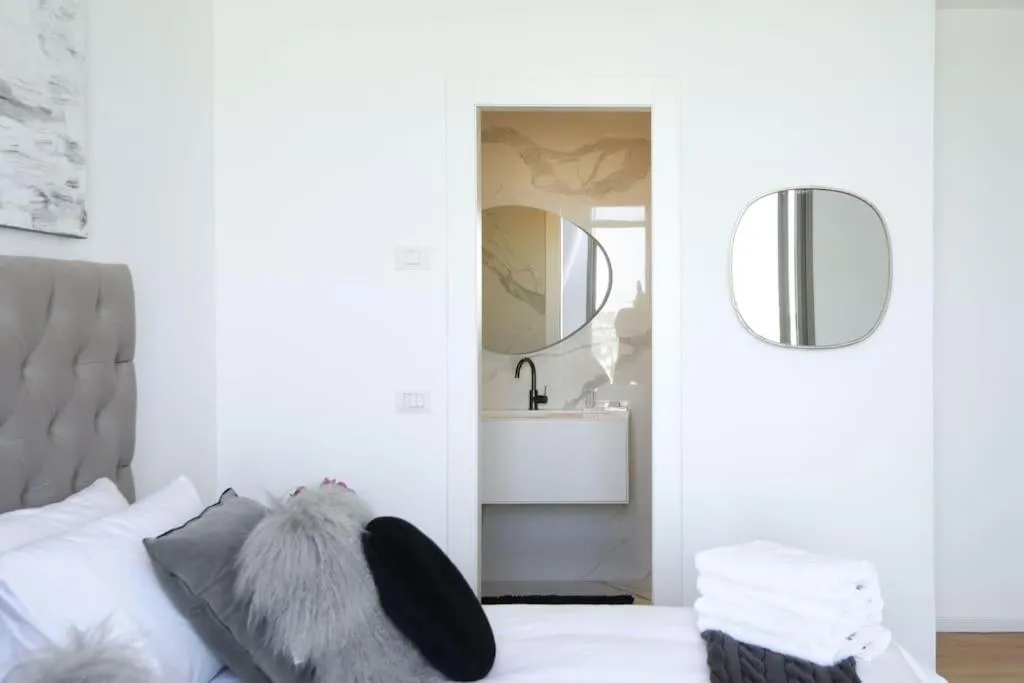 Bed in The Penthouse Of Haneviim court