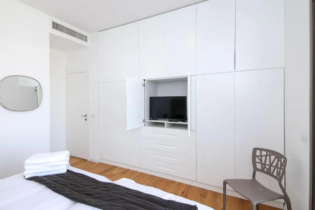 Bed in The Penthouse Of Haneviim court