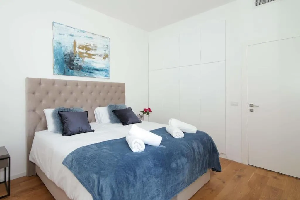 Bed in The Penthouse Of Haneviim court