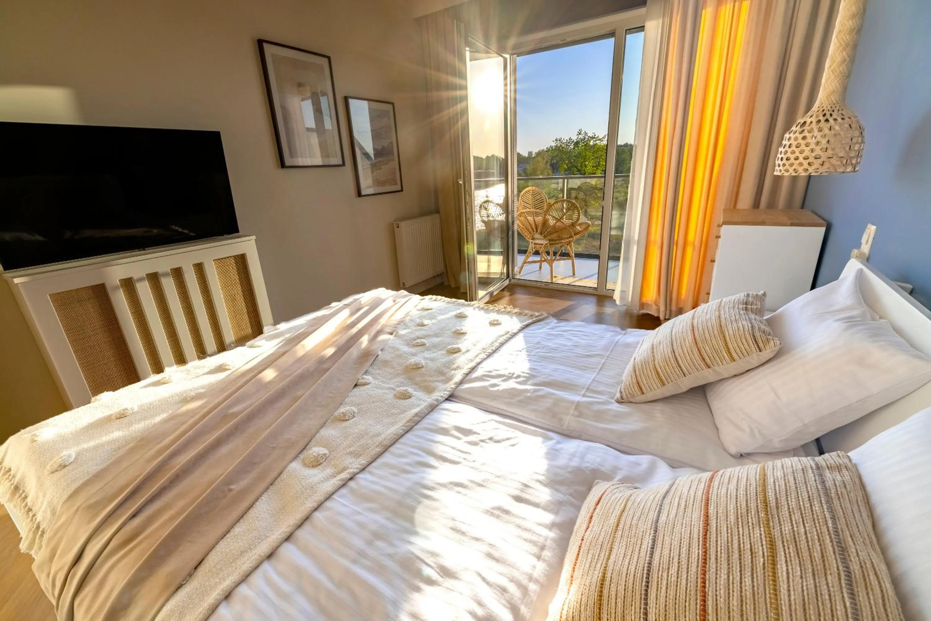 Bed in Apartament ODNOWA z widokiem na morze, basen i jacuzzi