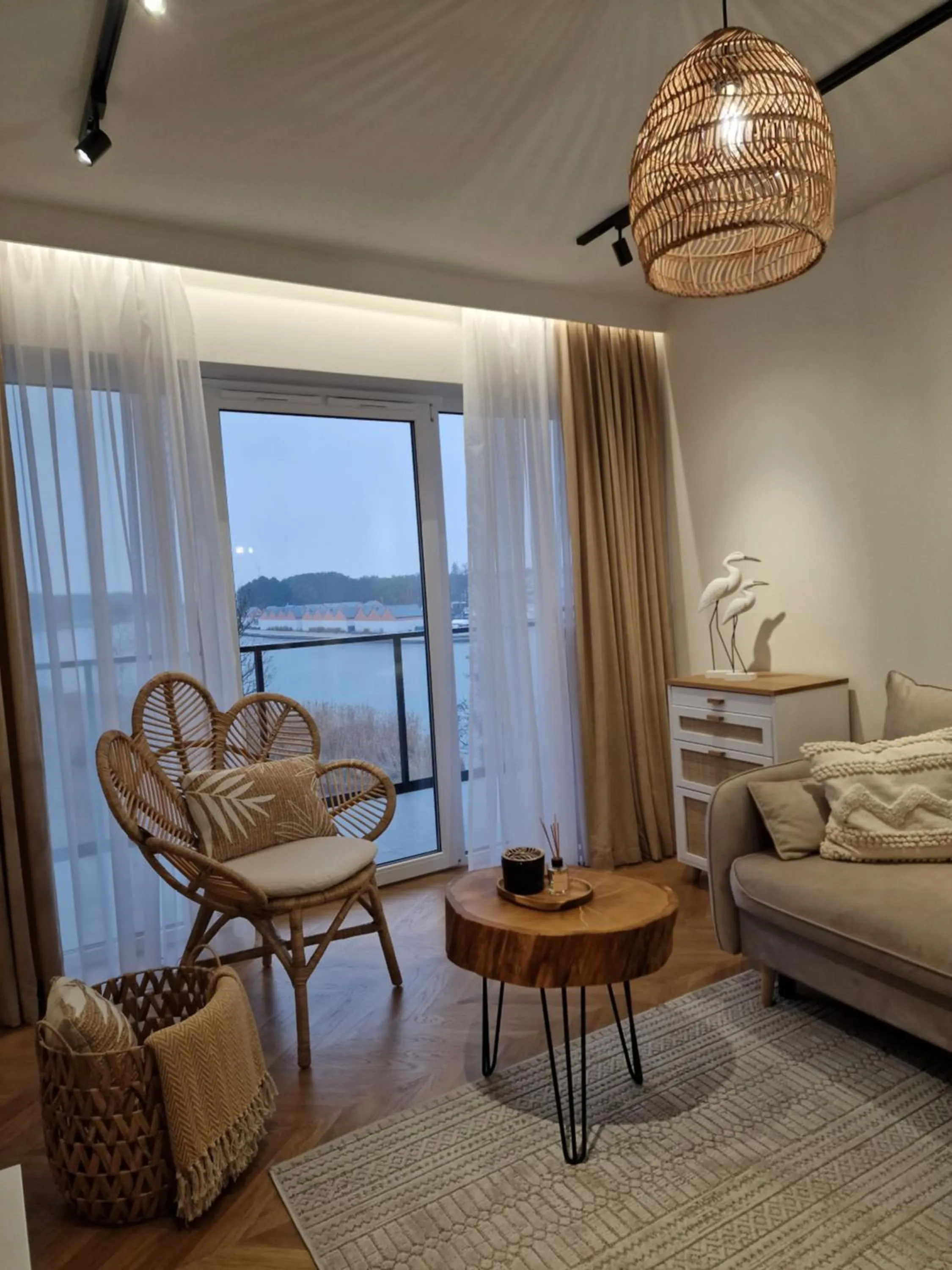 Apartament ODNOWA z widokiem na morze, basen i jacuzzi