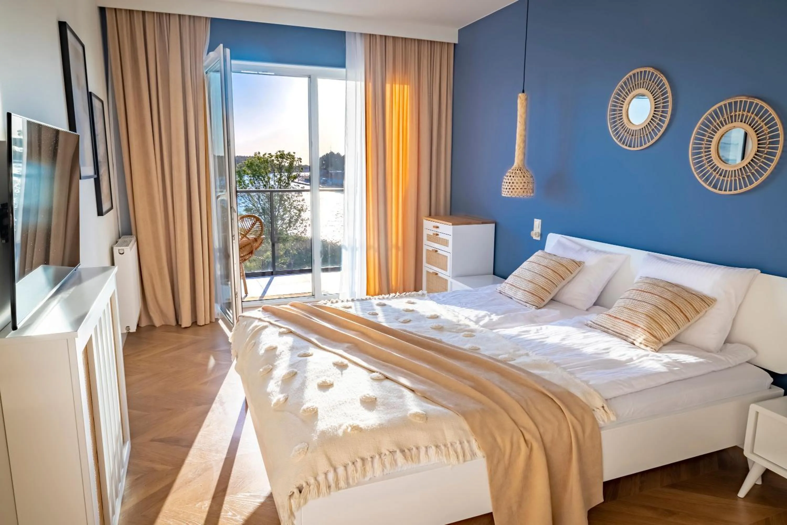 Bed in Apartament ODNOWA z widokiem na morze, basen i jacuzzi