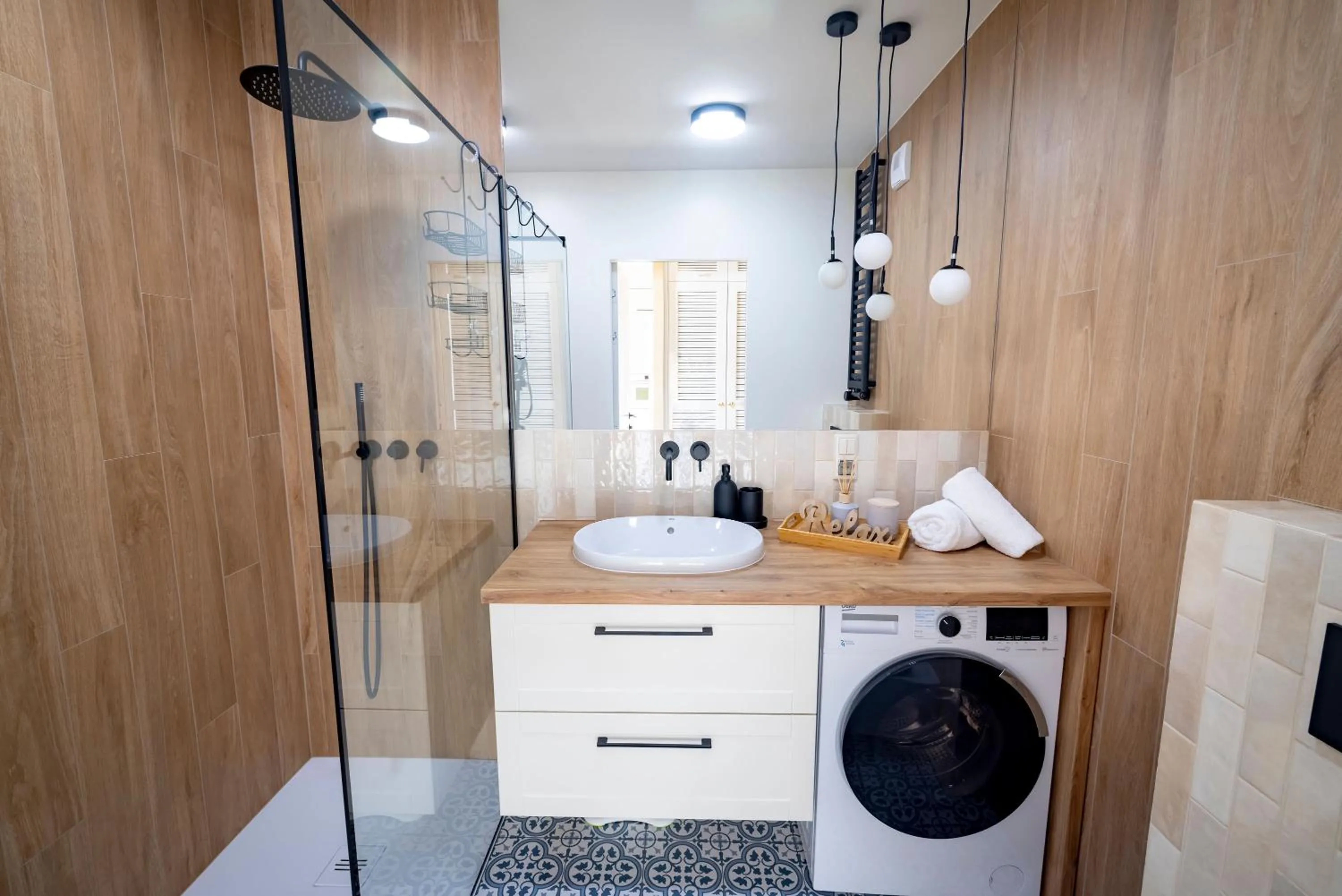 Apartament ODNOWA z widokiem na morze, basen i jacuzzi