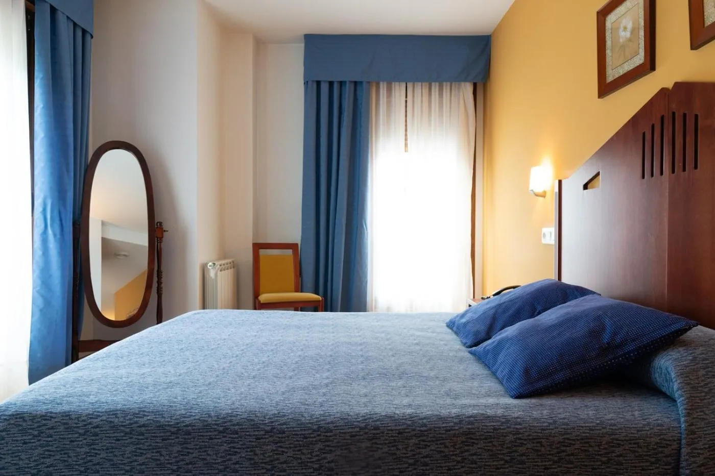 Bed in Hotel las Cruces