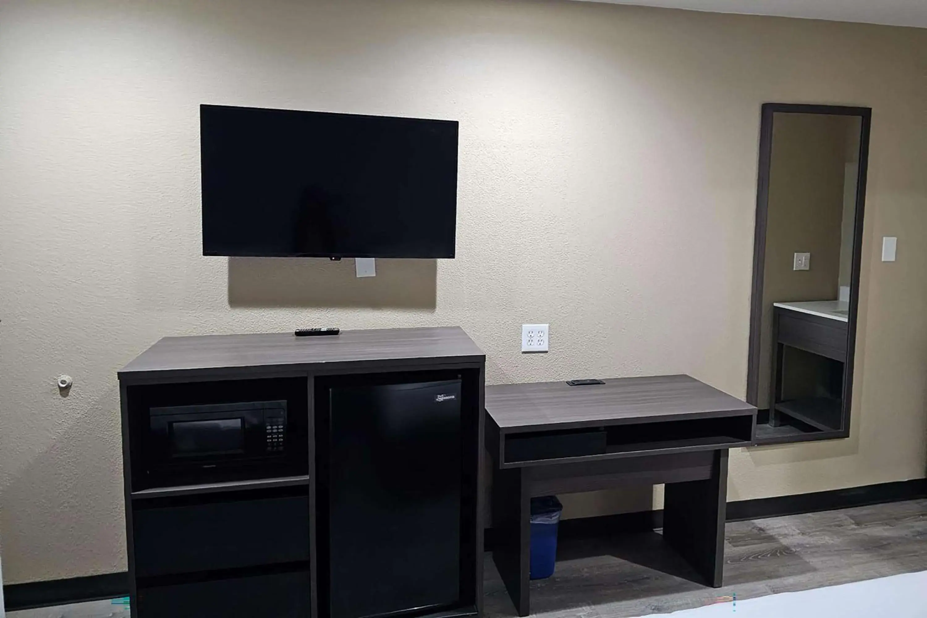 Photo of the whole room in Super 8 by Wyndham Big Spring Photo of the whole room in Super 8 by Wyndham Big Spring