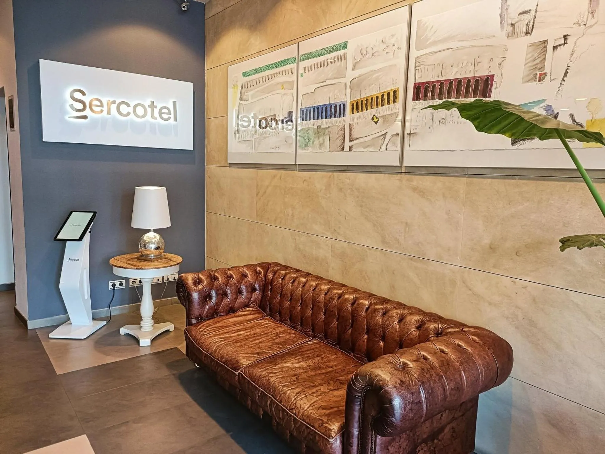 Decorative detail in Hotel Sercotel Portales