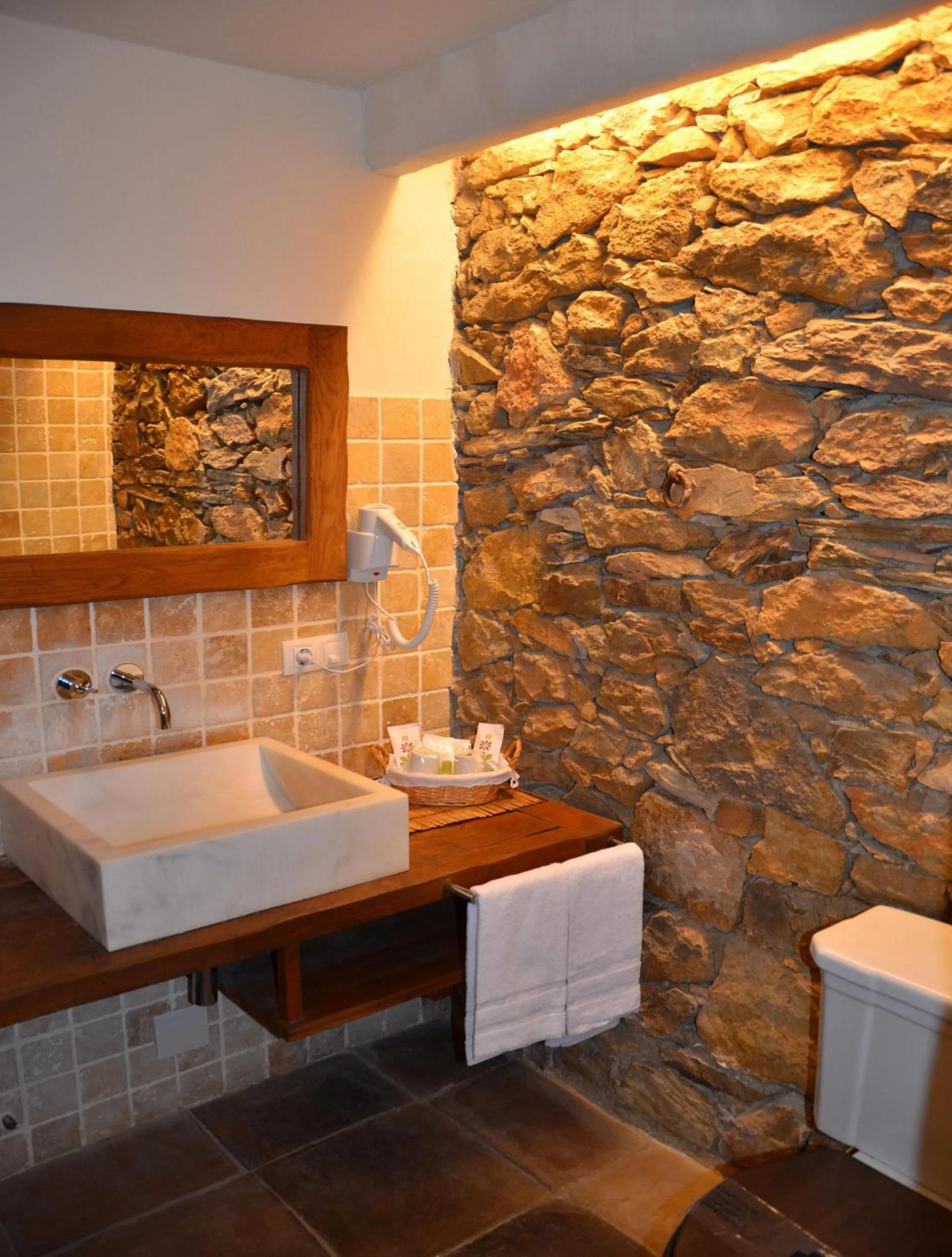 Bathroom in Hotel Galena Mas Comangau