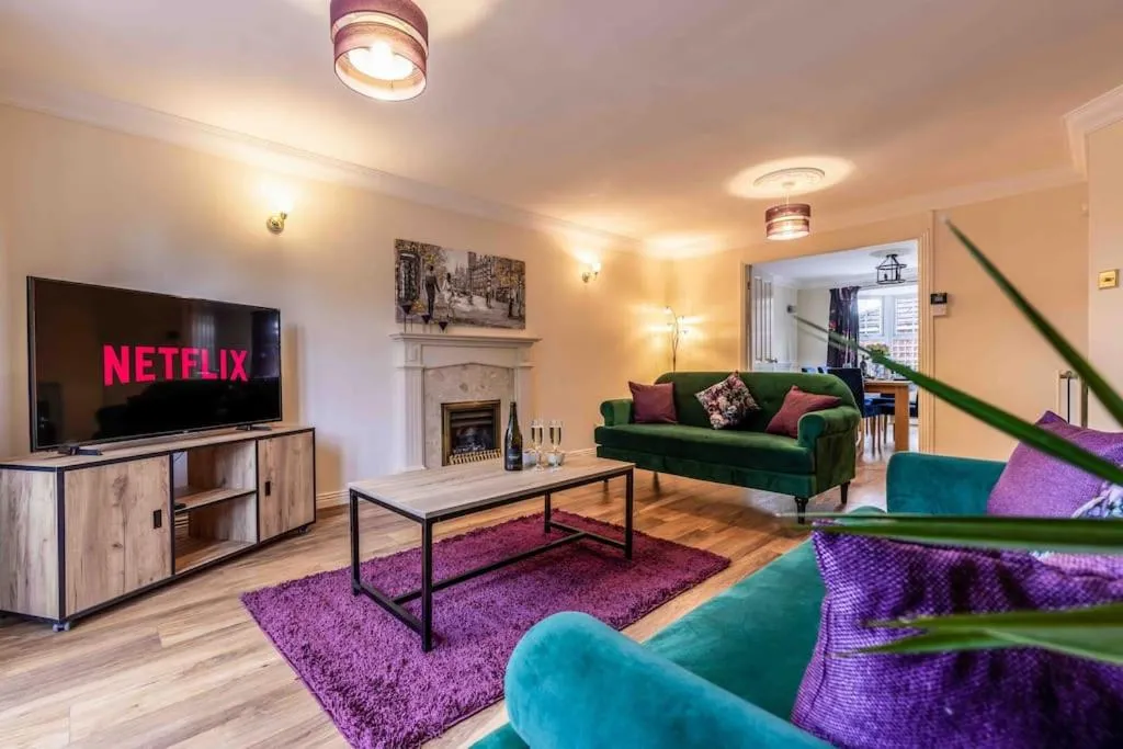 Spacious house in quiet cul-de-sac near to Hospital