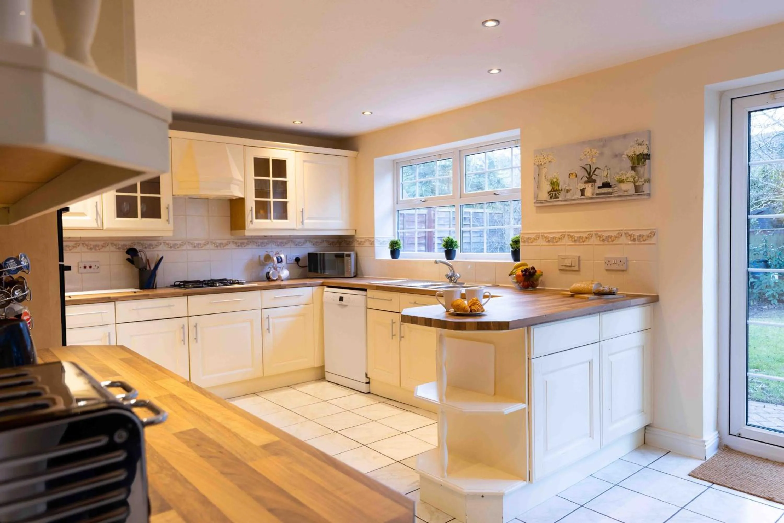 Spacious house in quiet cul-de-sac near to Hospital
