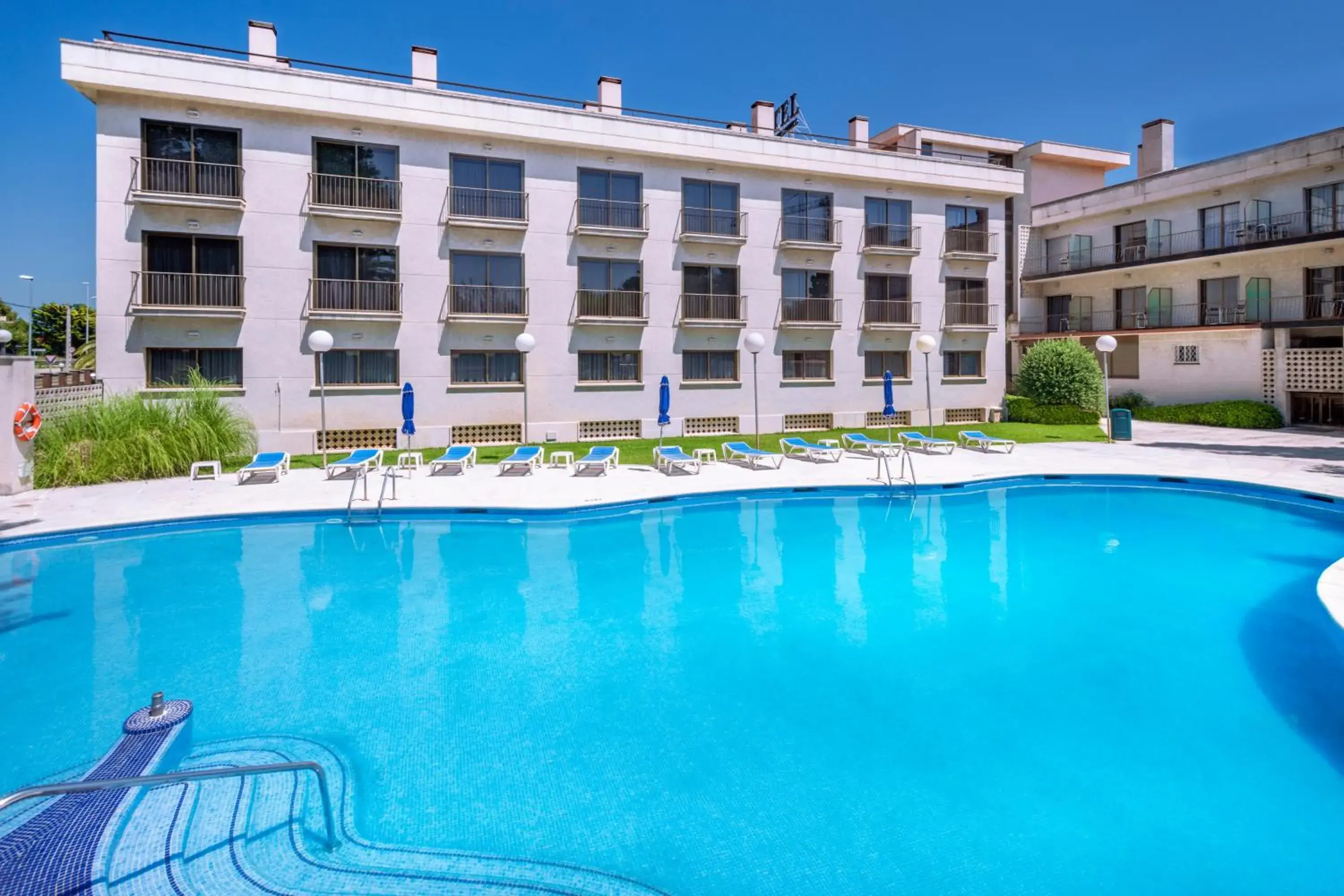 Property building in Ciudad de Castelldefels Property building in Ciudad de Castelldefels