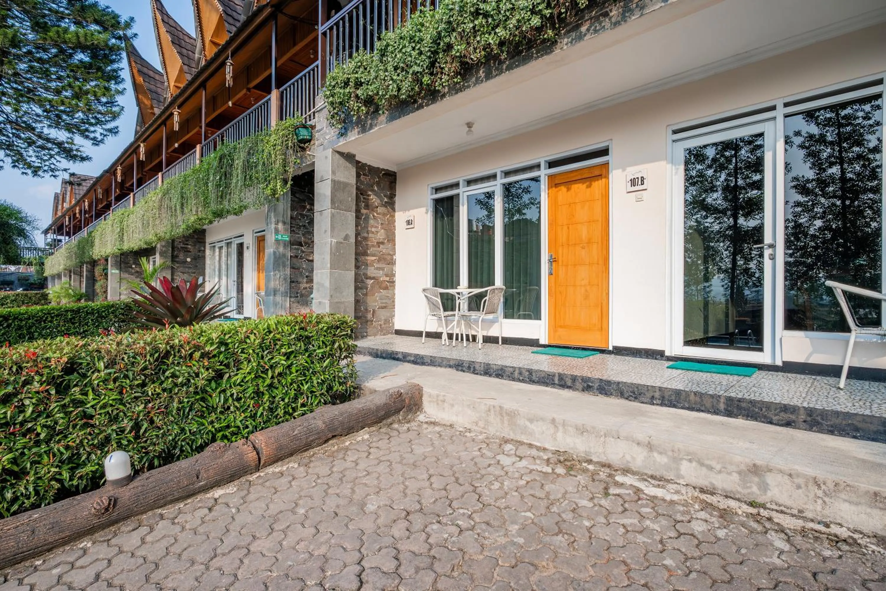Balcony/Terrace in Hotel Pesona Ciwidey