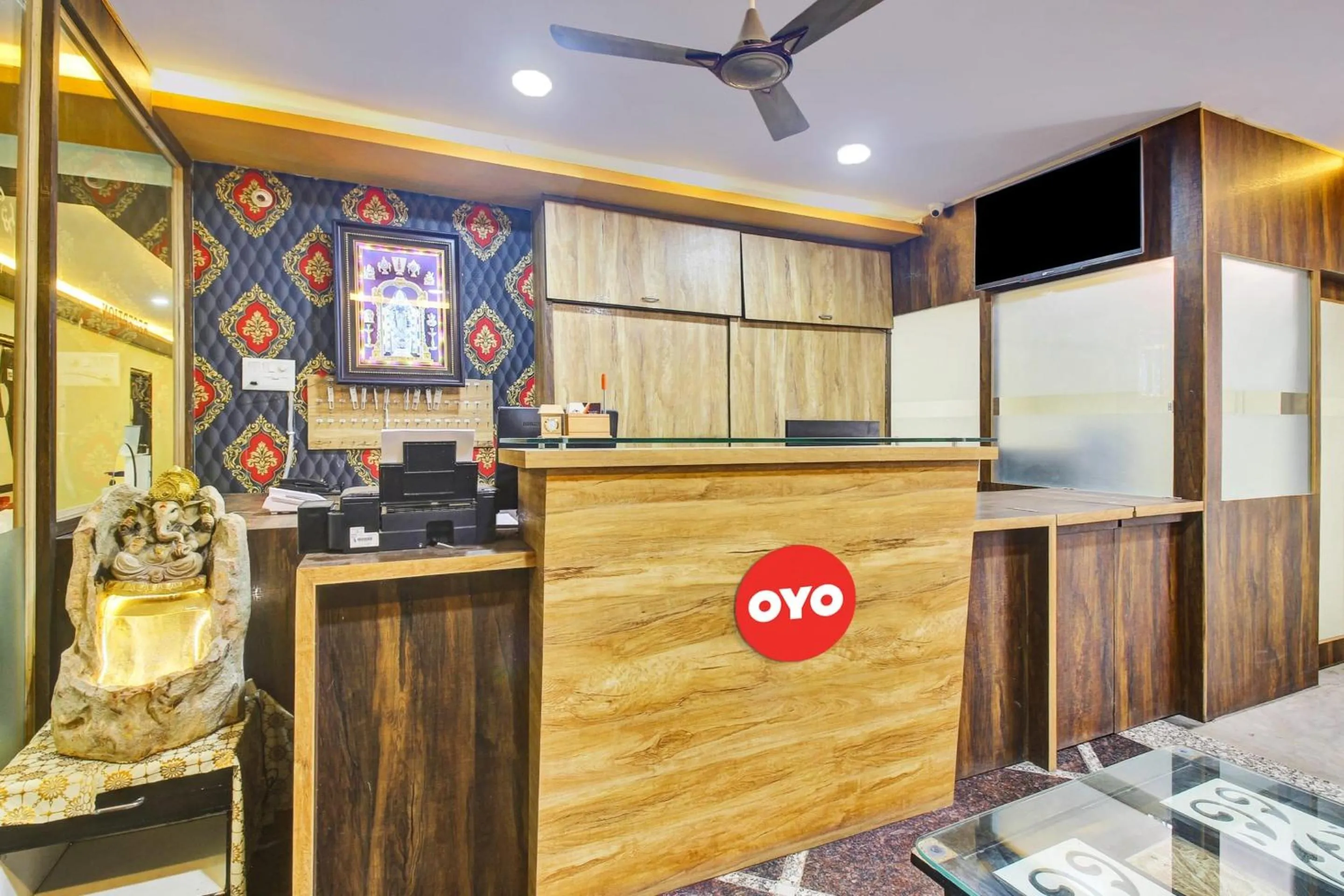 Lobby or reception in Hotel O Srinika Grand NEAR Shamshabad Airport