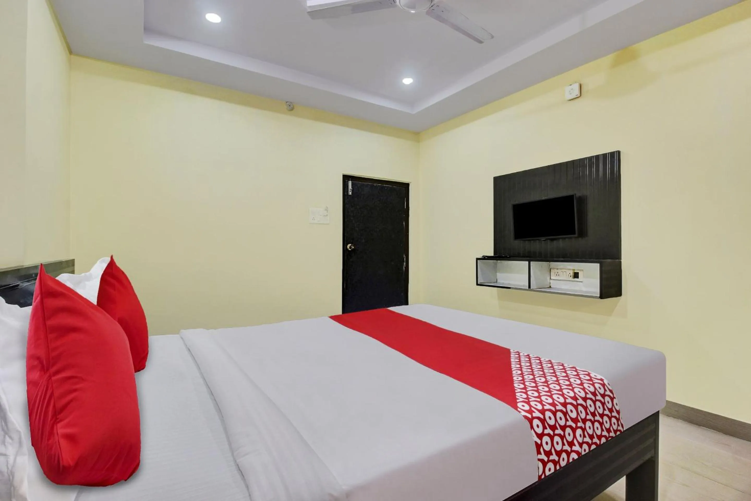 Bedroom, Bed in Hotel O Srinika Grand NEAR Shamshabad Airport