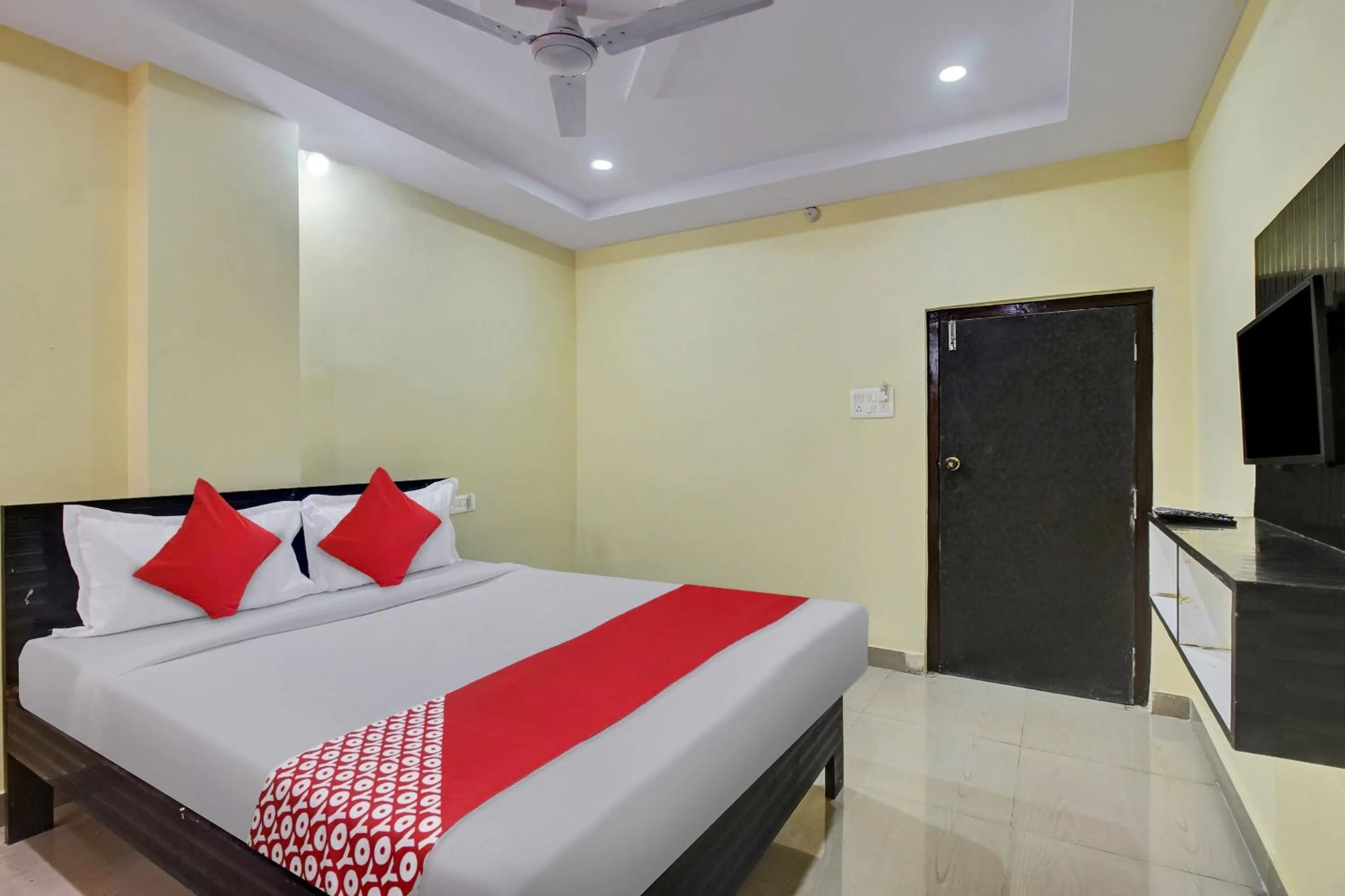 Bedroom, Bed in Hotel O Srinika Grand NEAR Shamshabad Airport