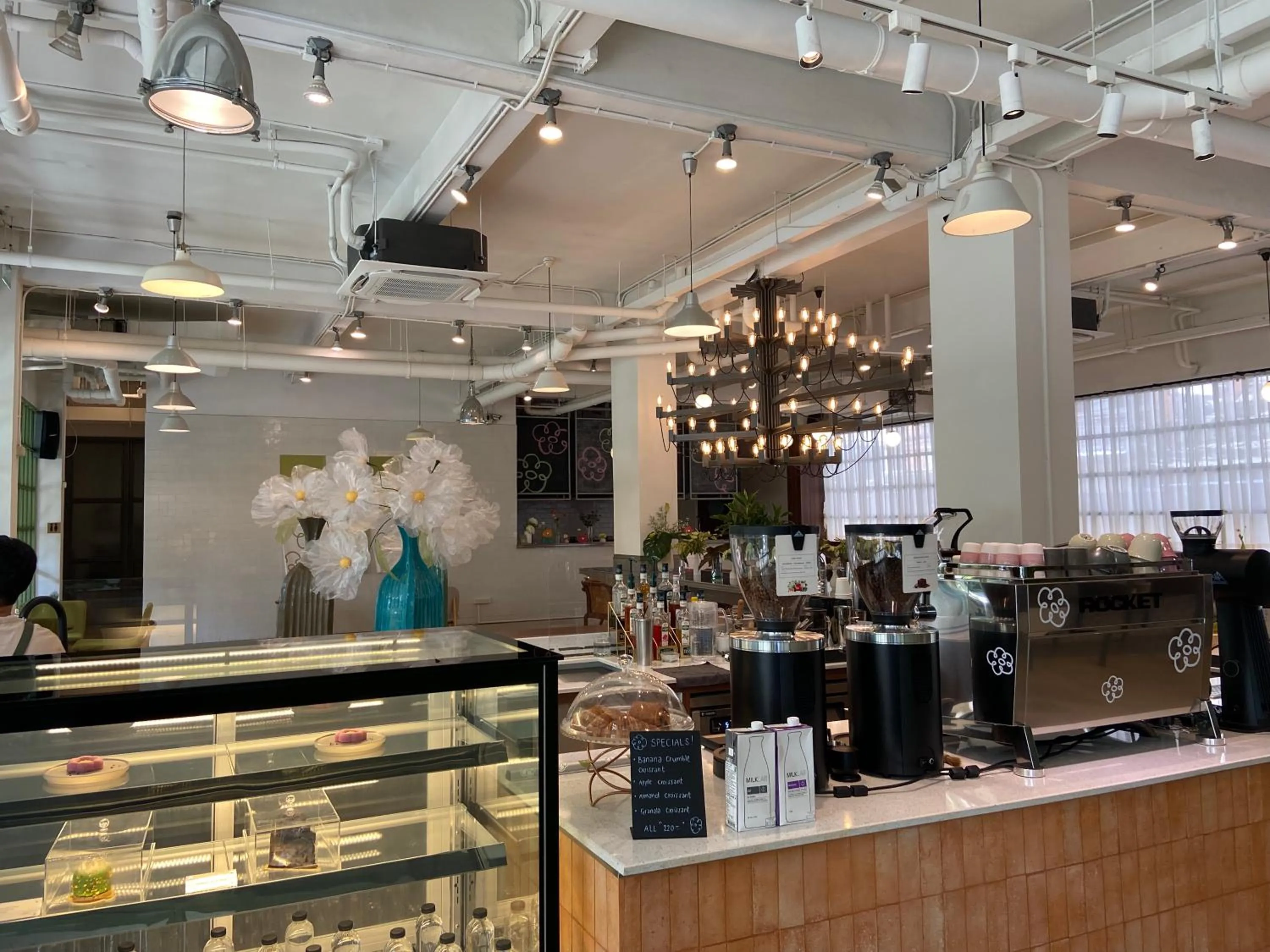 Restaurant/places to eat in Beat Hotel Bangkok