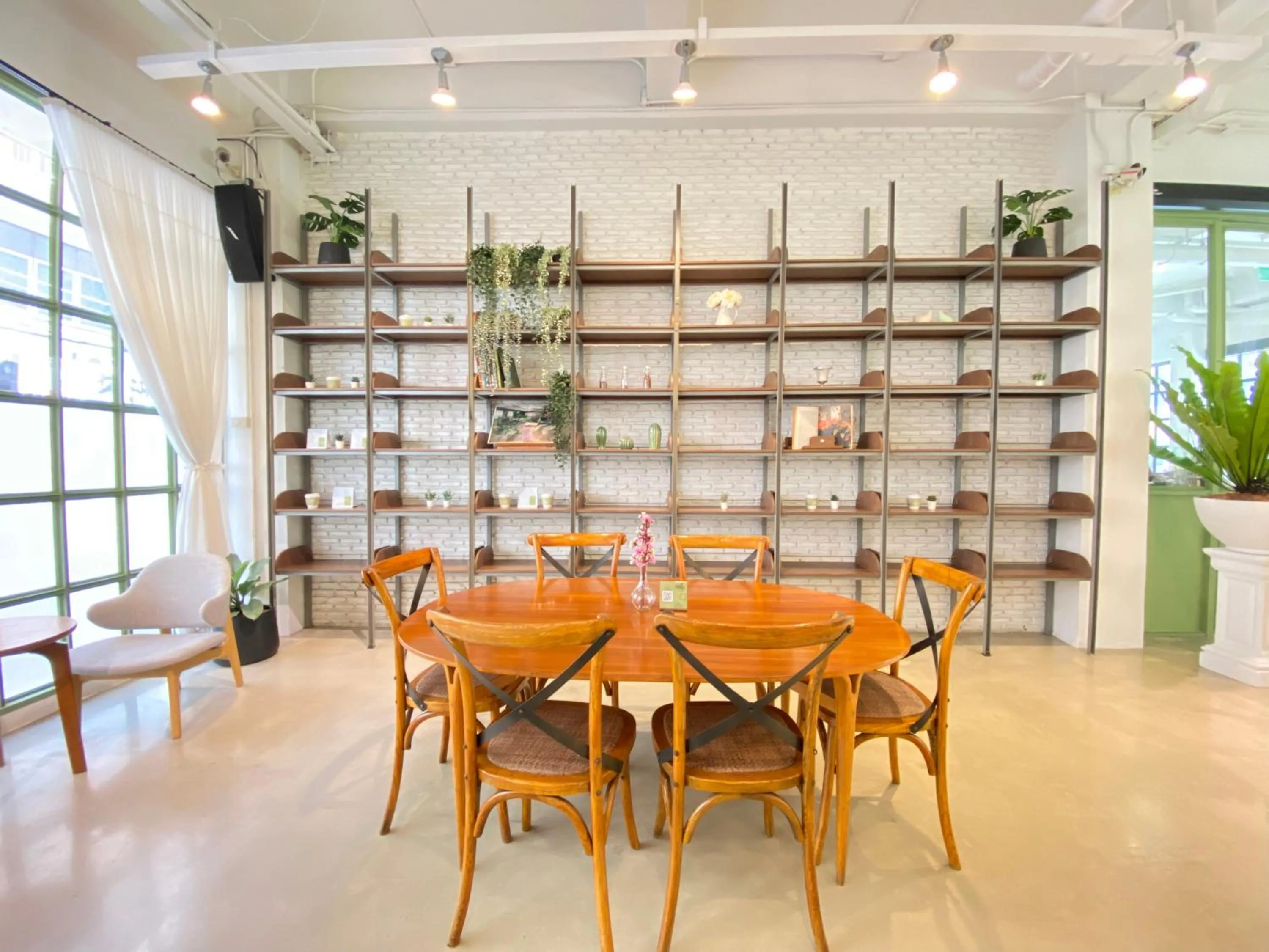 Restaurant/places to eat in Beat Hotel Bangkok