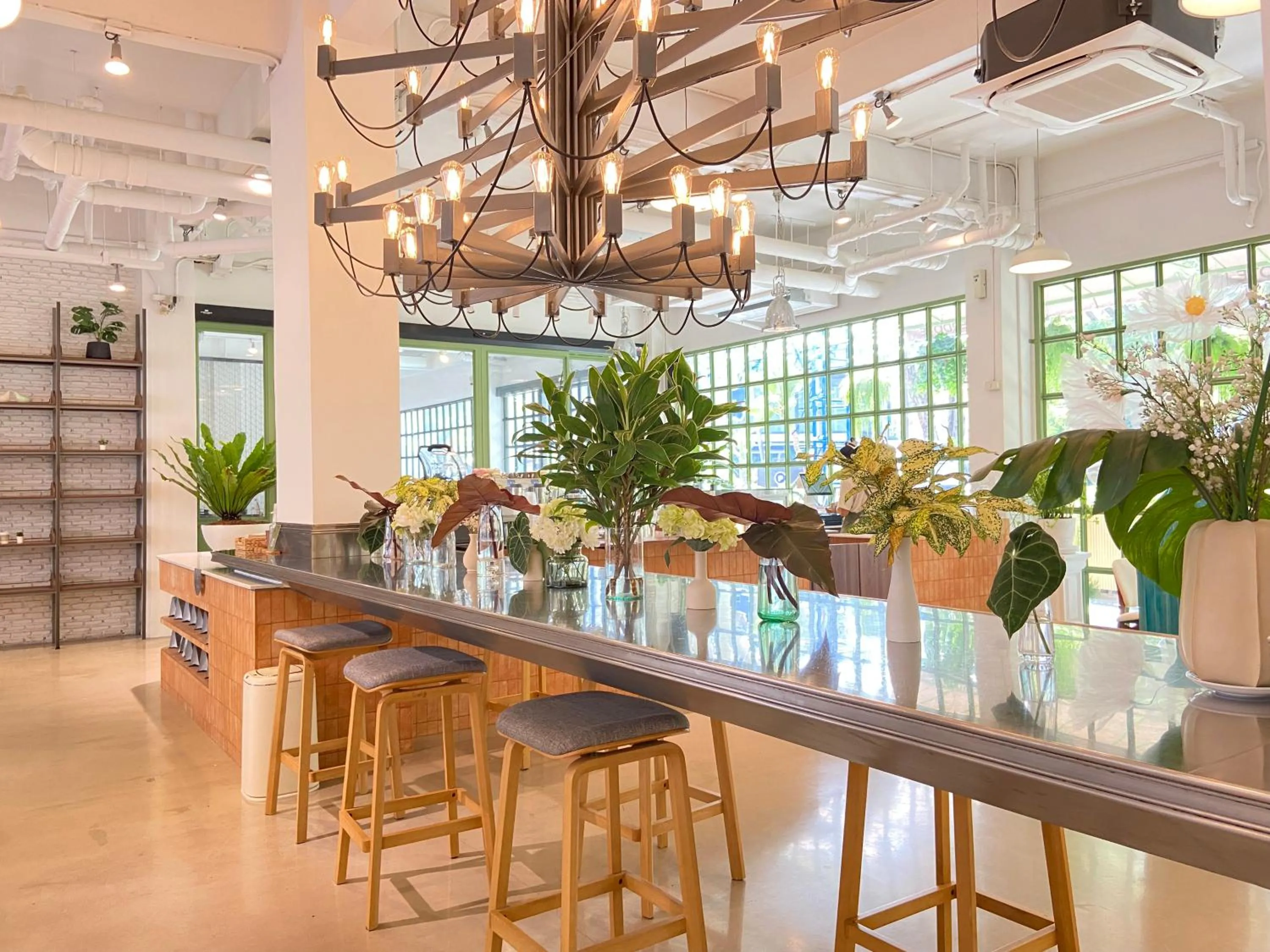 Restaurant/places to eat in Beat Hotel Bangkok