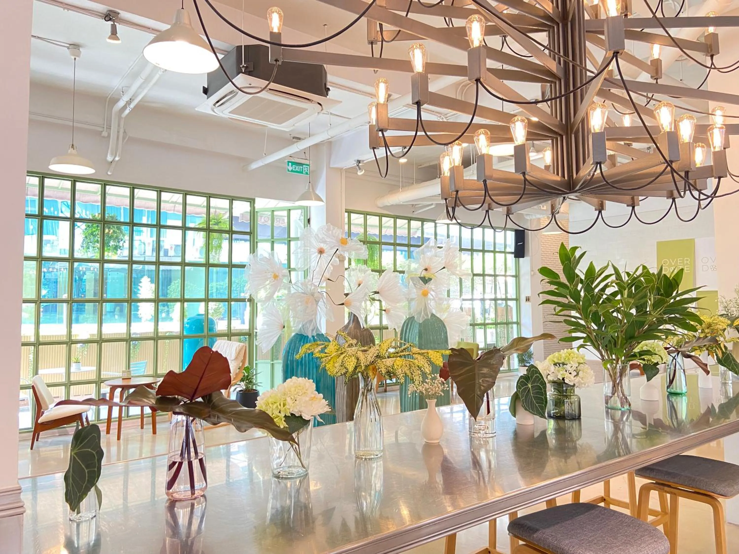 Restaurant/places to eat in Beat Hotel Bangkok