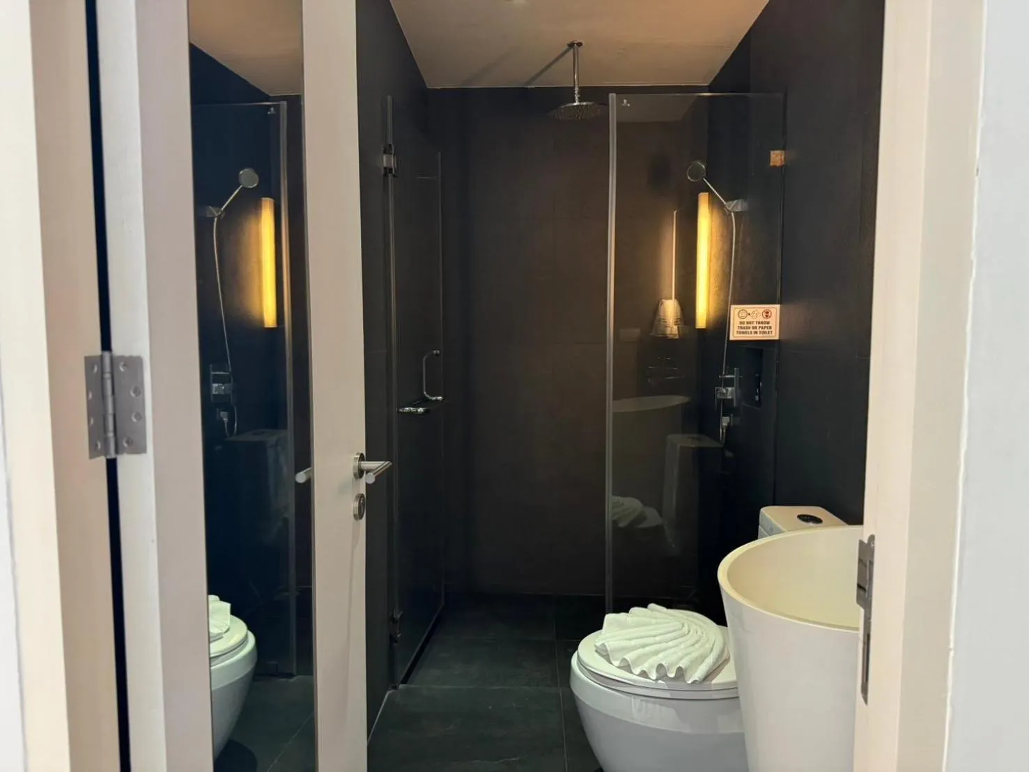 Bathroom in Beat Hotel Bangkok