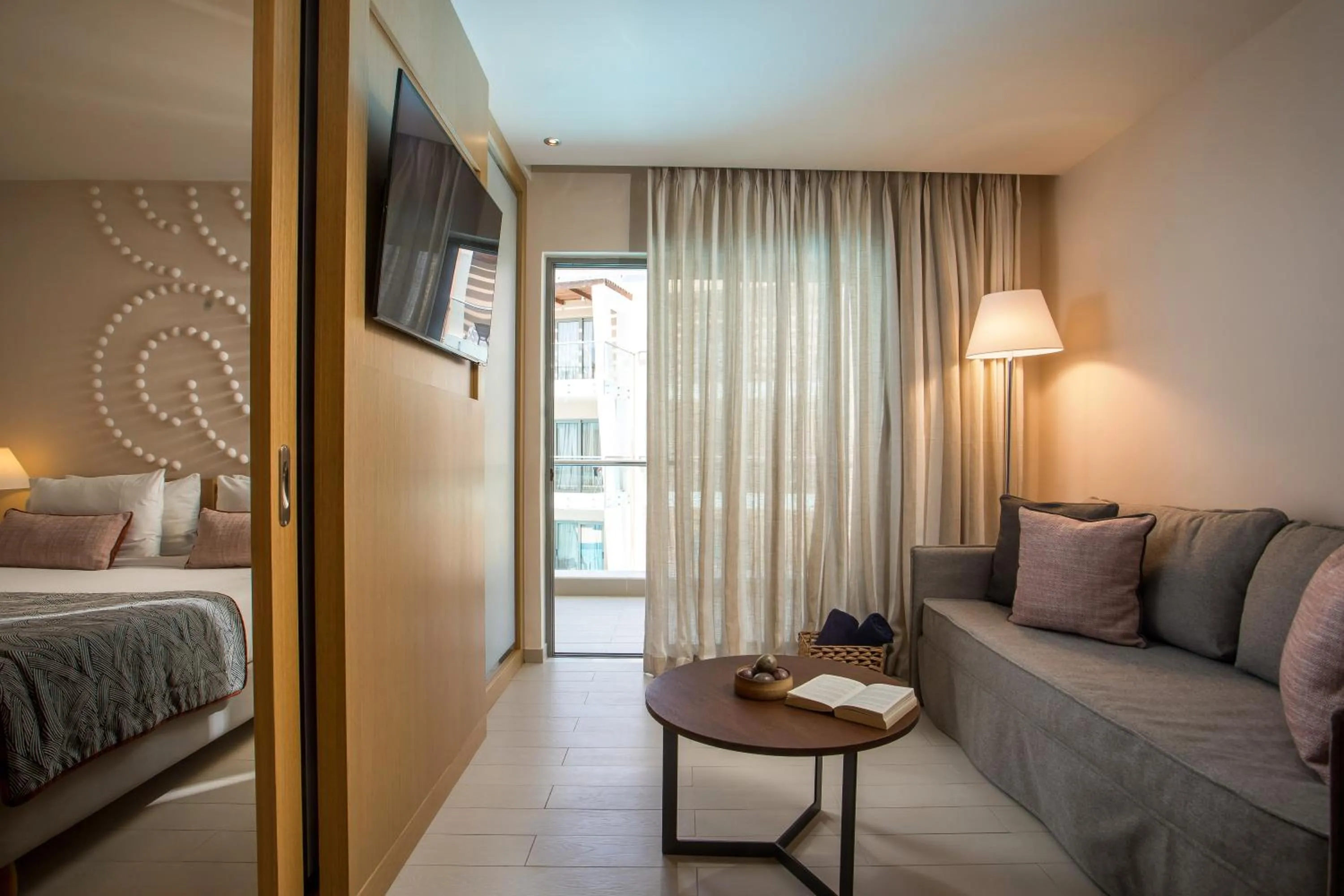 Bedroom, Bed in Eden Roc Resort - All Inclusive