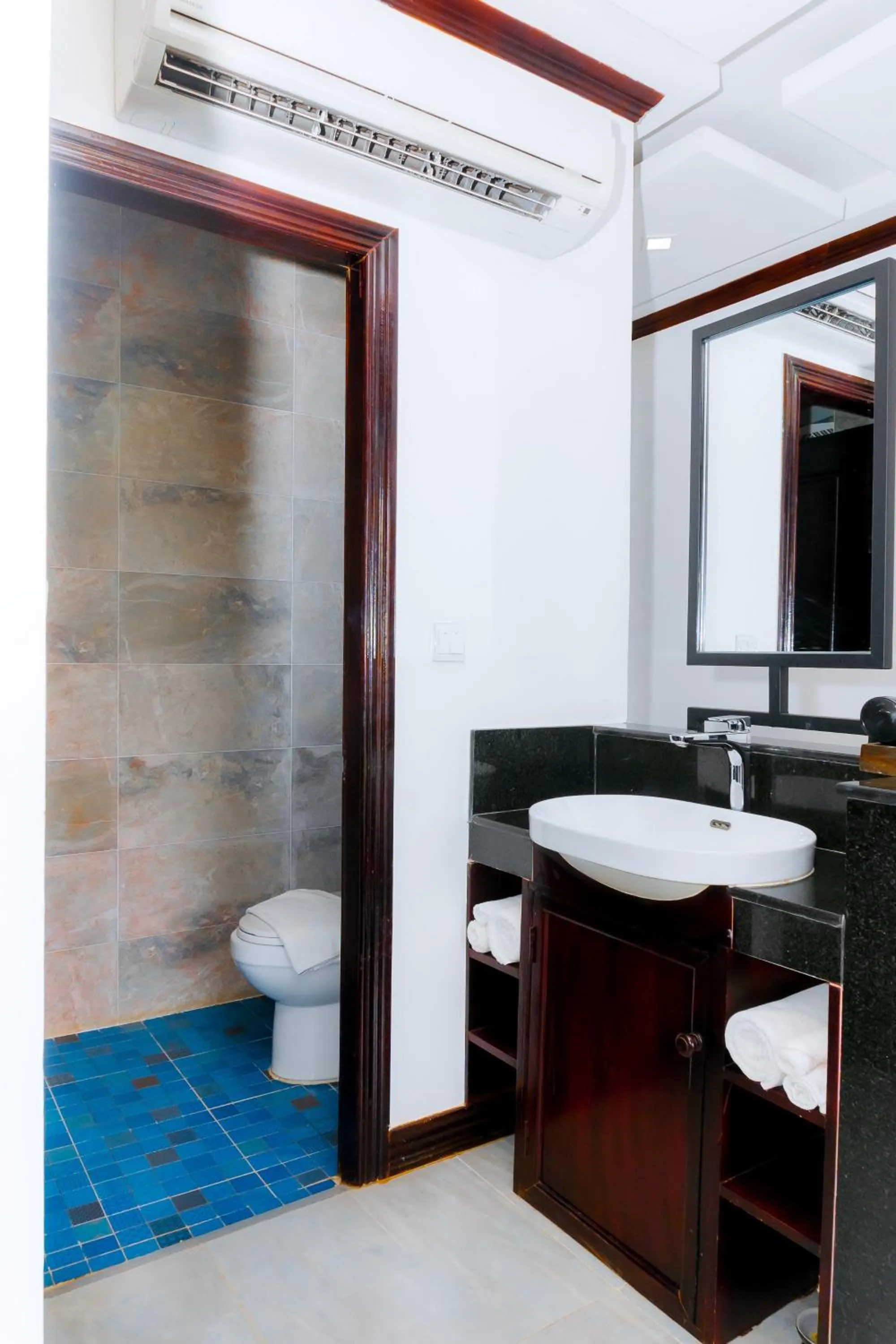 Toilet in Angkor Tempora Boutique